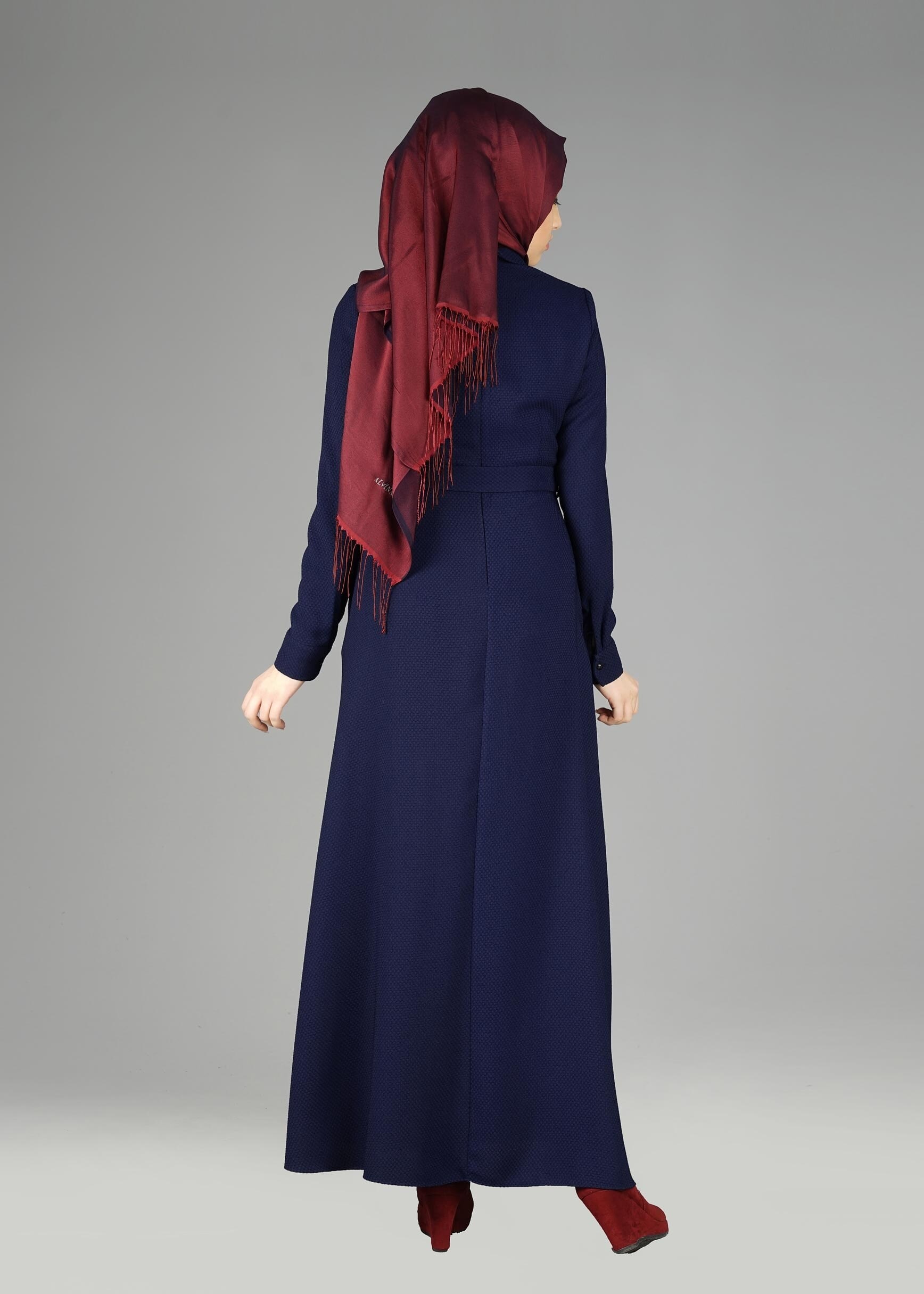 Tesettür giyim LACİVERT BELİ KUŞAKLI ÜÇ BOYUTLU ÇİÇEK DETAYLI ELBİSE  4969 