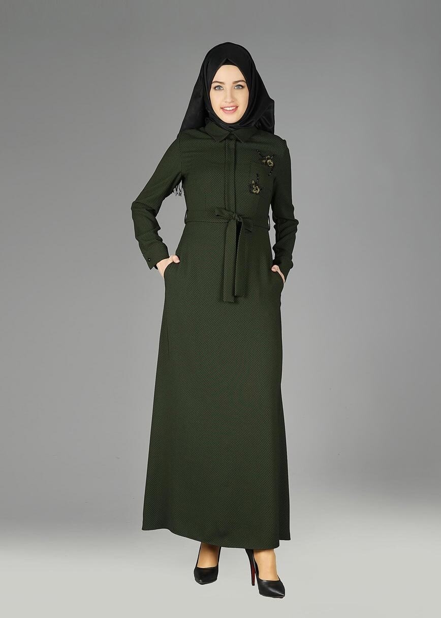 Tesettür giyim YEŞİL BELİ KUŞAKLI ÜÇ BOYUTLU ÇİÇEK DETAYLI ELBİSE  4969 