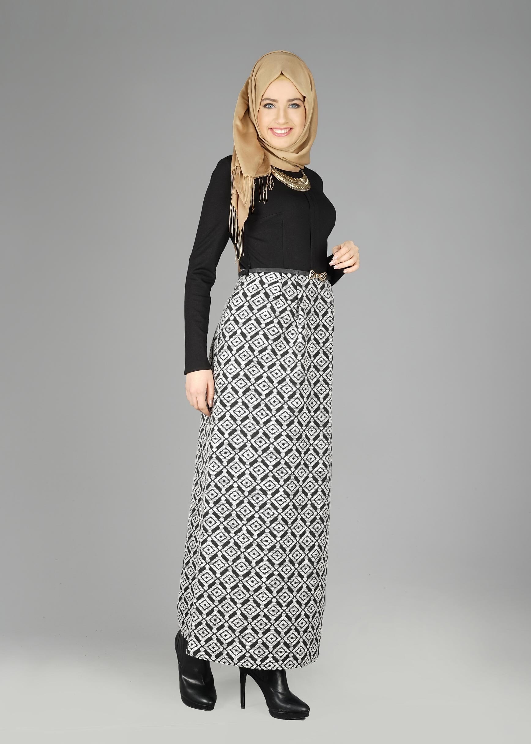 Tesettür giyim SİYAH DESENLİ ELBİSE 4986 