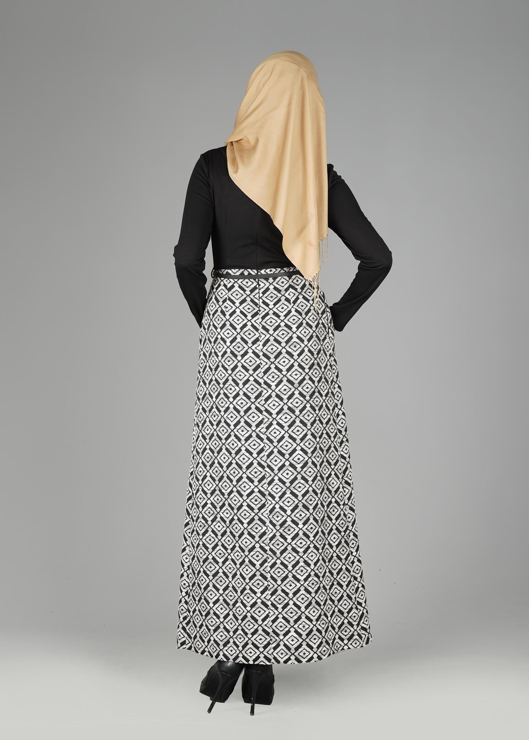 Tesettür giyim SİYAH DESENLİ ELBİSE 4986 