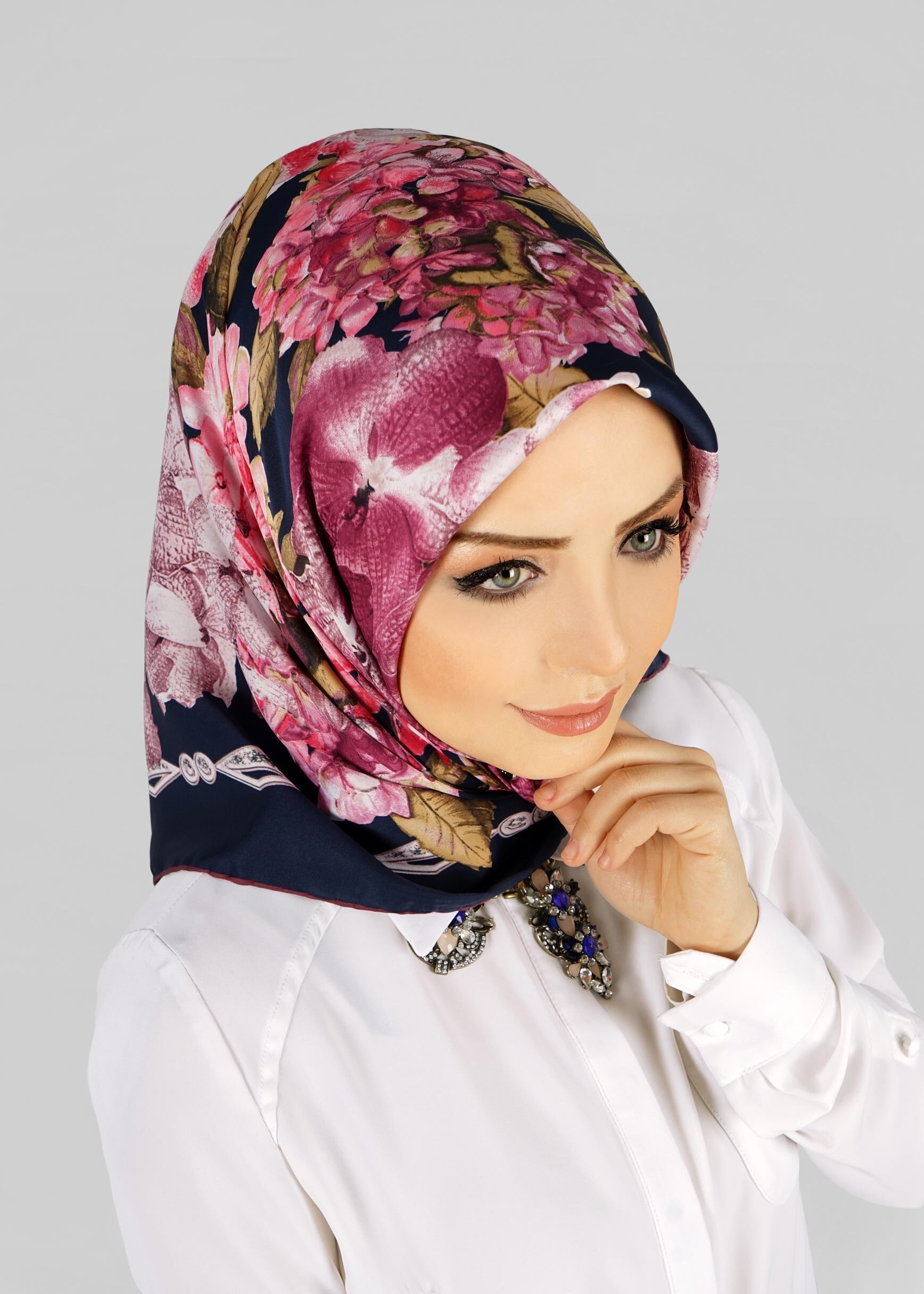 Tesettür giyim LACİVERT 12769 ALVİNA DESENLİ EŞARP