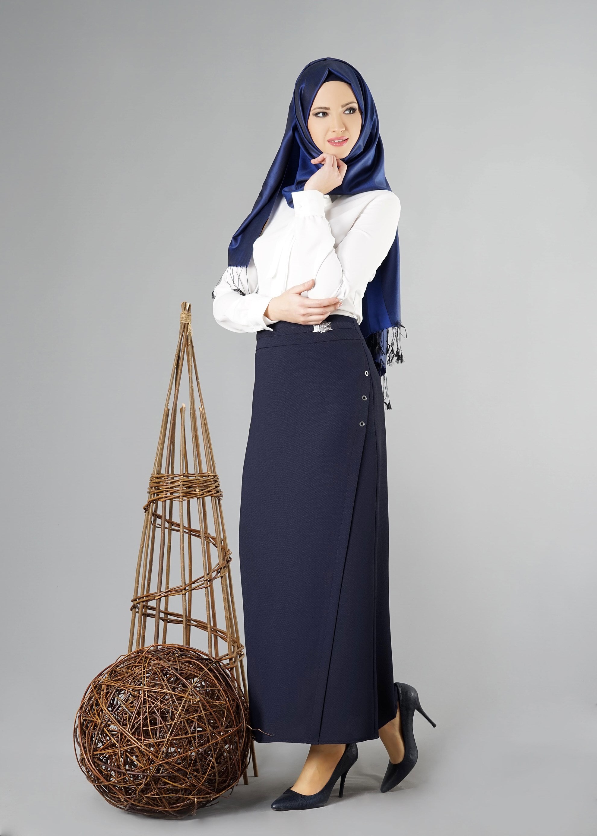 Tesettür giyim LACİVERT KUŞGÖZÜ DETAYLI ETEK 6941