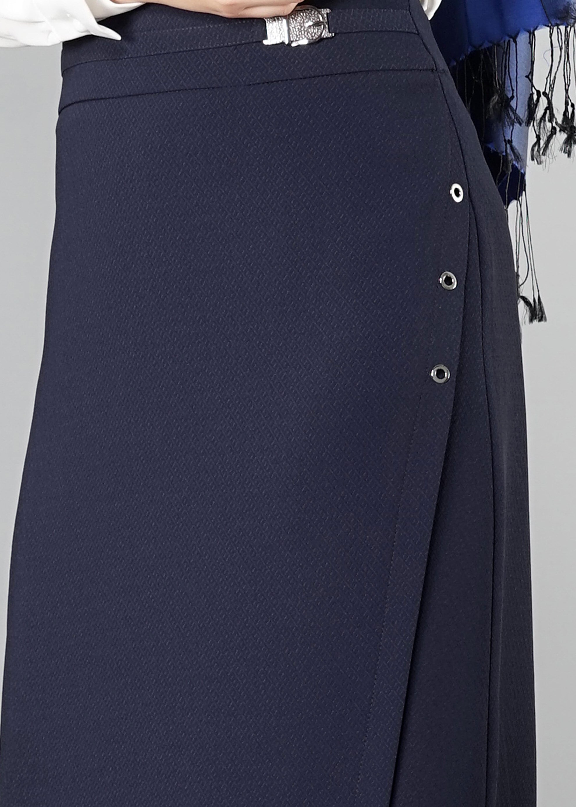 Tesettür giyim LACİVERT KUŞGÖZÜ DETAYLI ETEK 6941