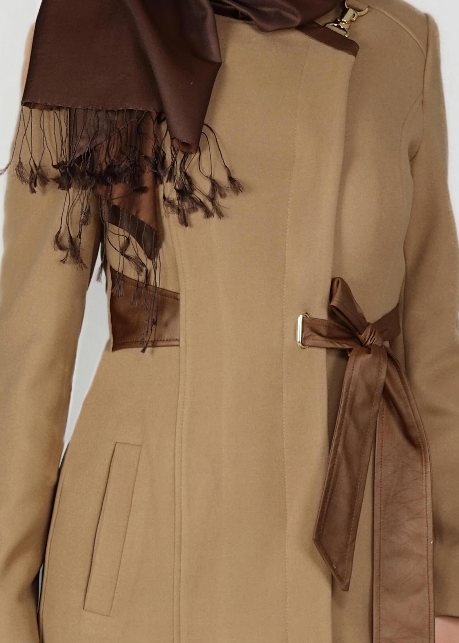 Tesettür giyim KAHVE BEL AKSESUARLI KABAN 9459