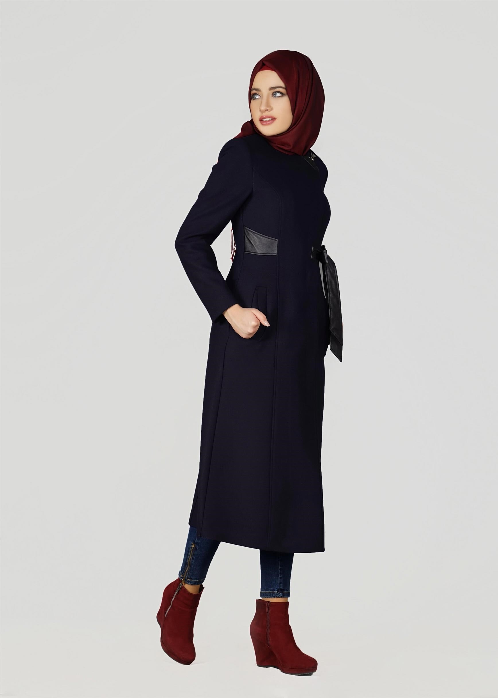 Tesettür giyim LACİVERT BEL AKSESUARLI KABAN 9459