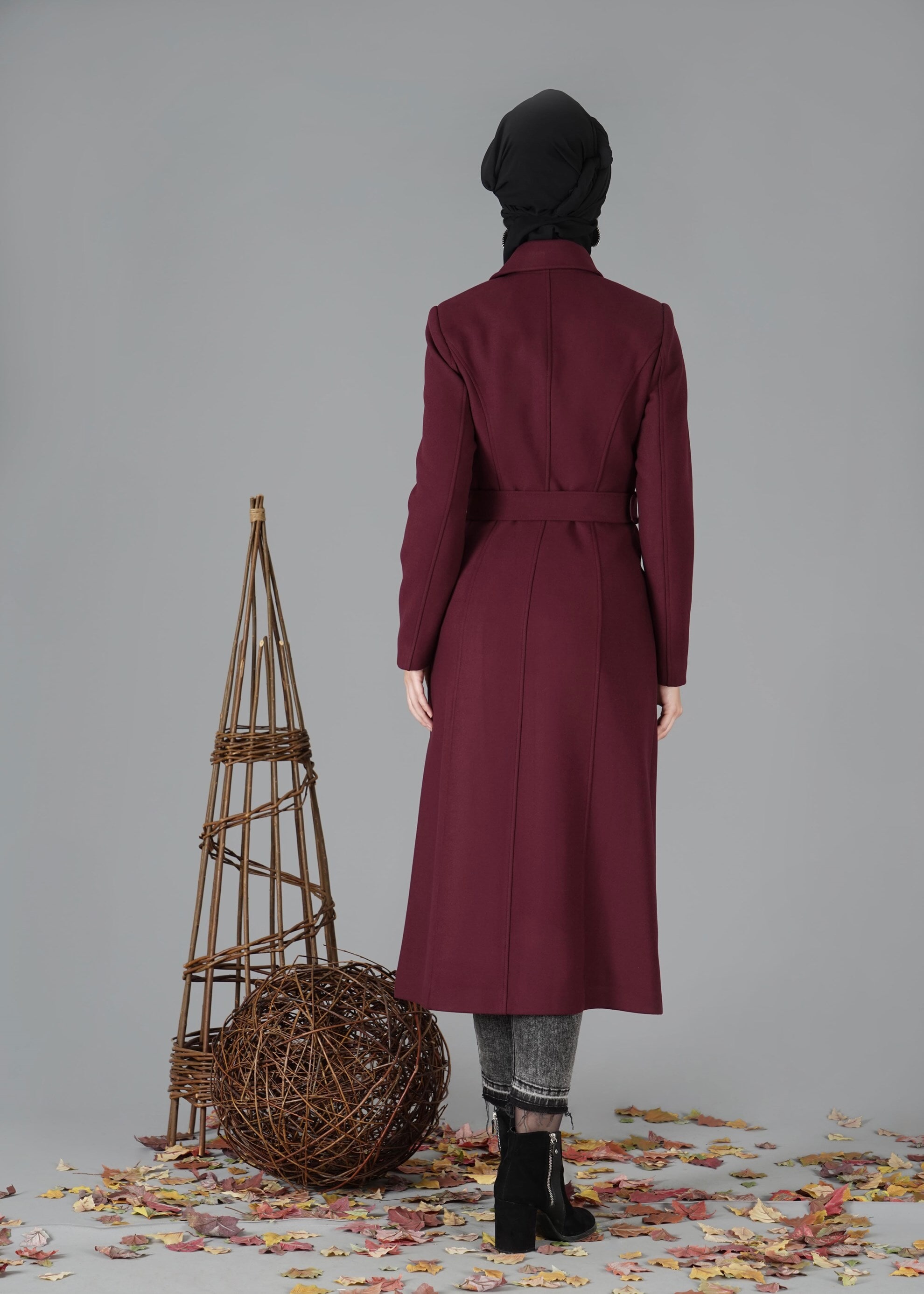 Tesettür giyim BORDO DÜĞMELİ KEMERLİ KAŞE KABAN 9461