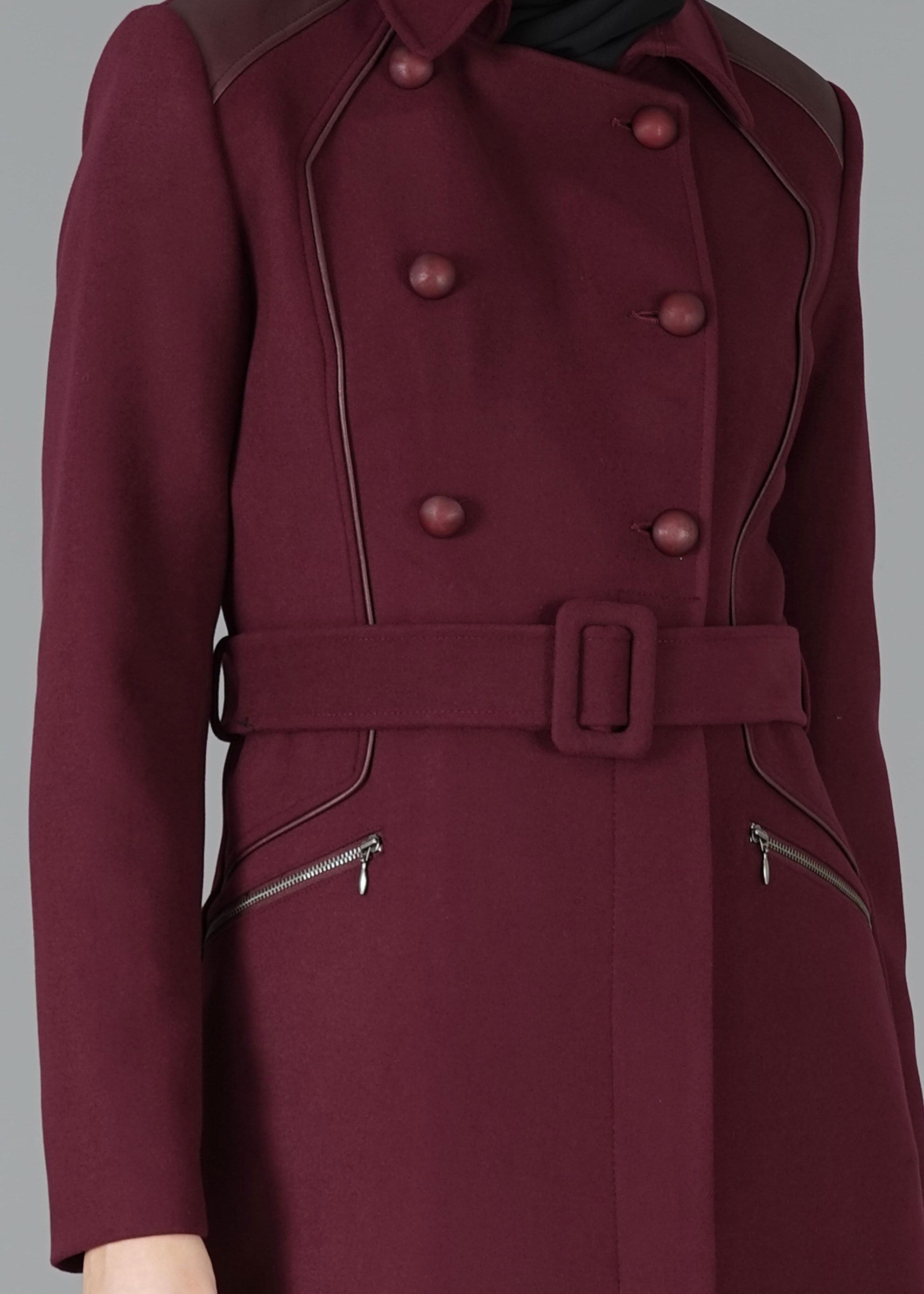 Tesettür giyim BORDO DÜĞMELİ KEMERLİ KAŞE KABAN 9461