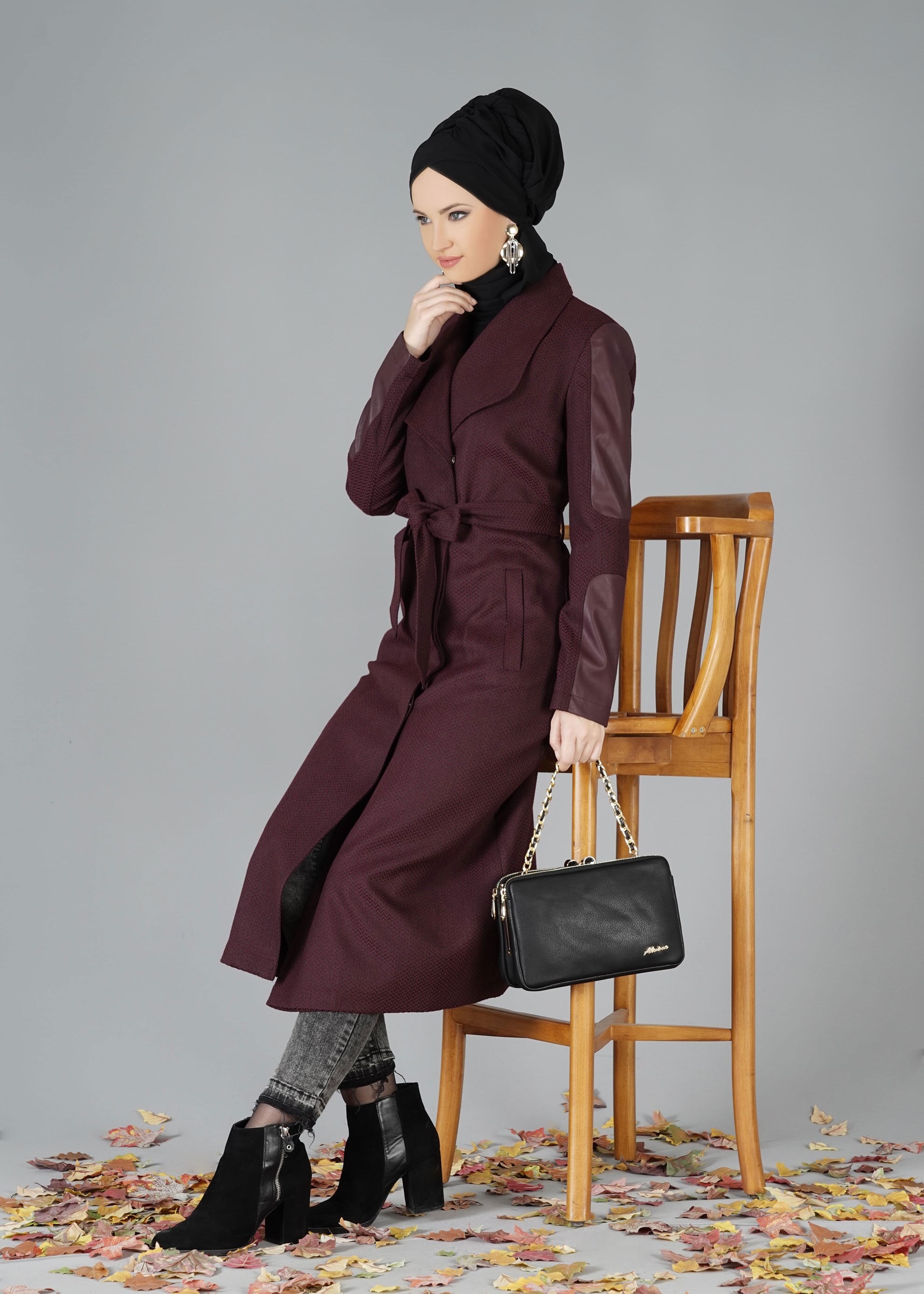 Tesettür giyim BORDO KUŞAKLI DOKULU KABAN 9470