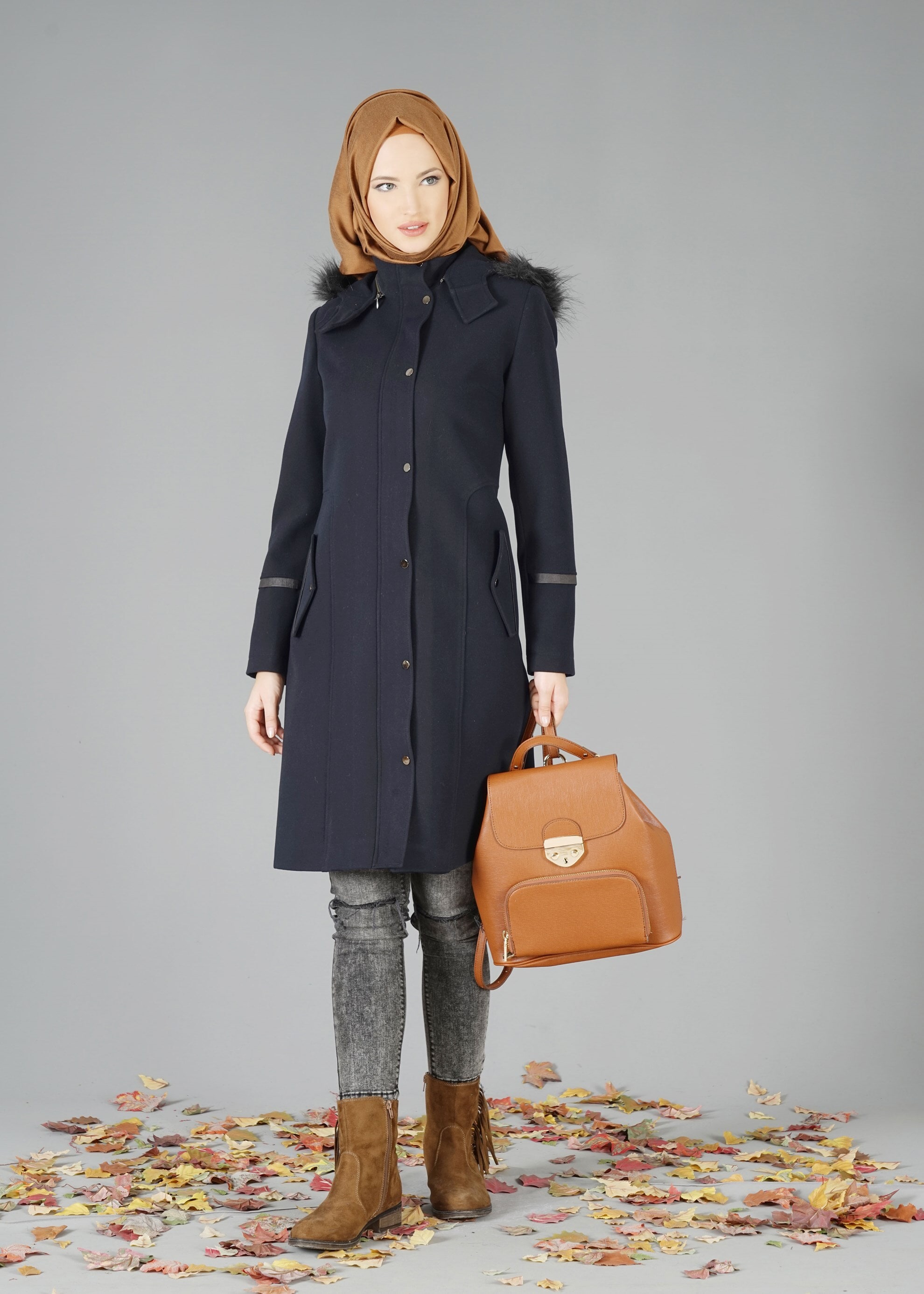 Tesettür giyim LACİVERT KAPÜŞONLU KAŞE KABAN 9471