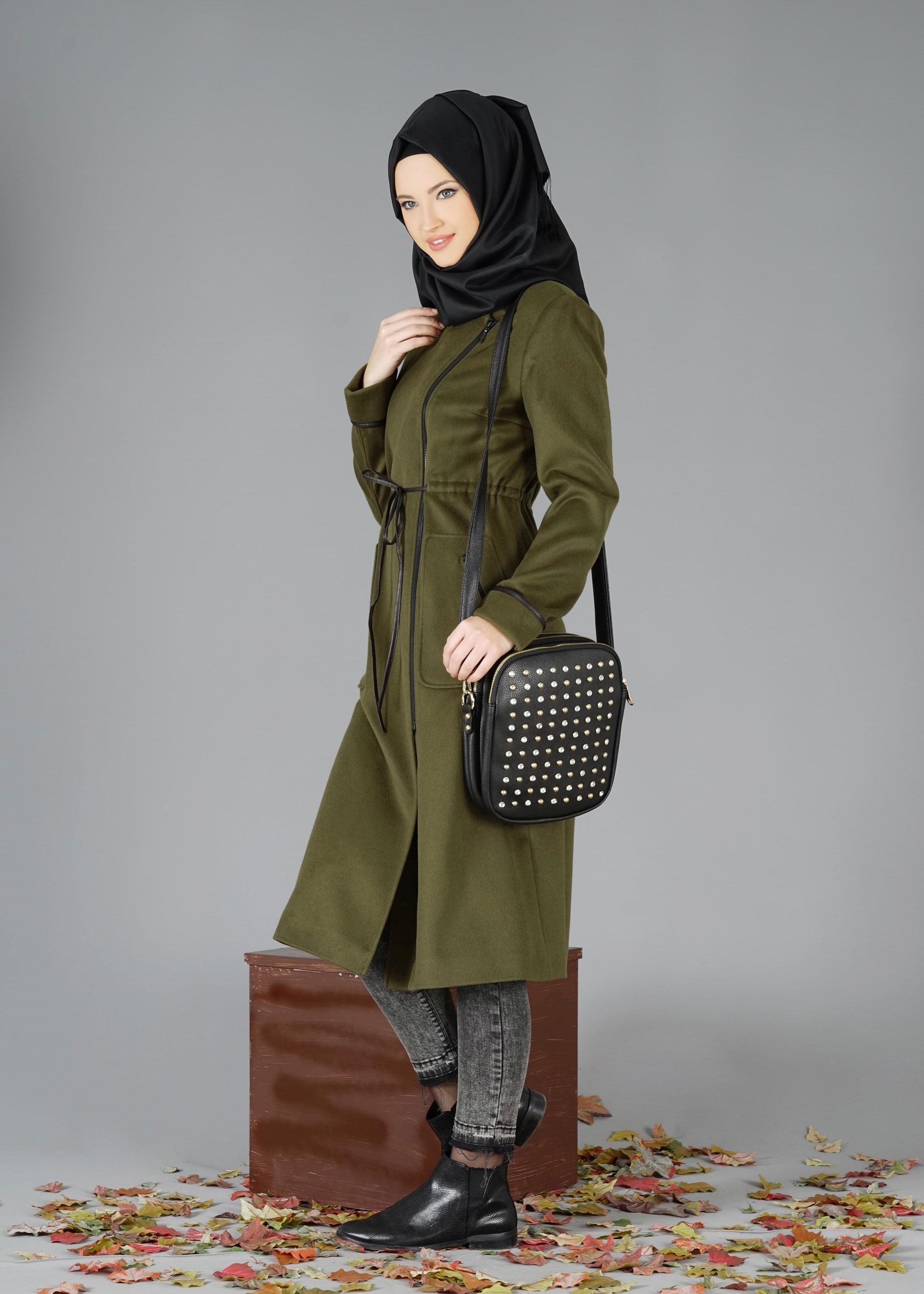 Tesettür giyim YEŞİL BELİ BÜZGÜLÜ BAĞCIKLI KABAN 9473