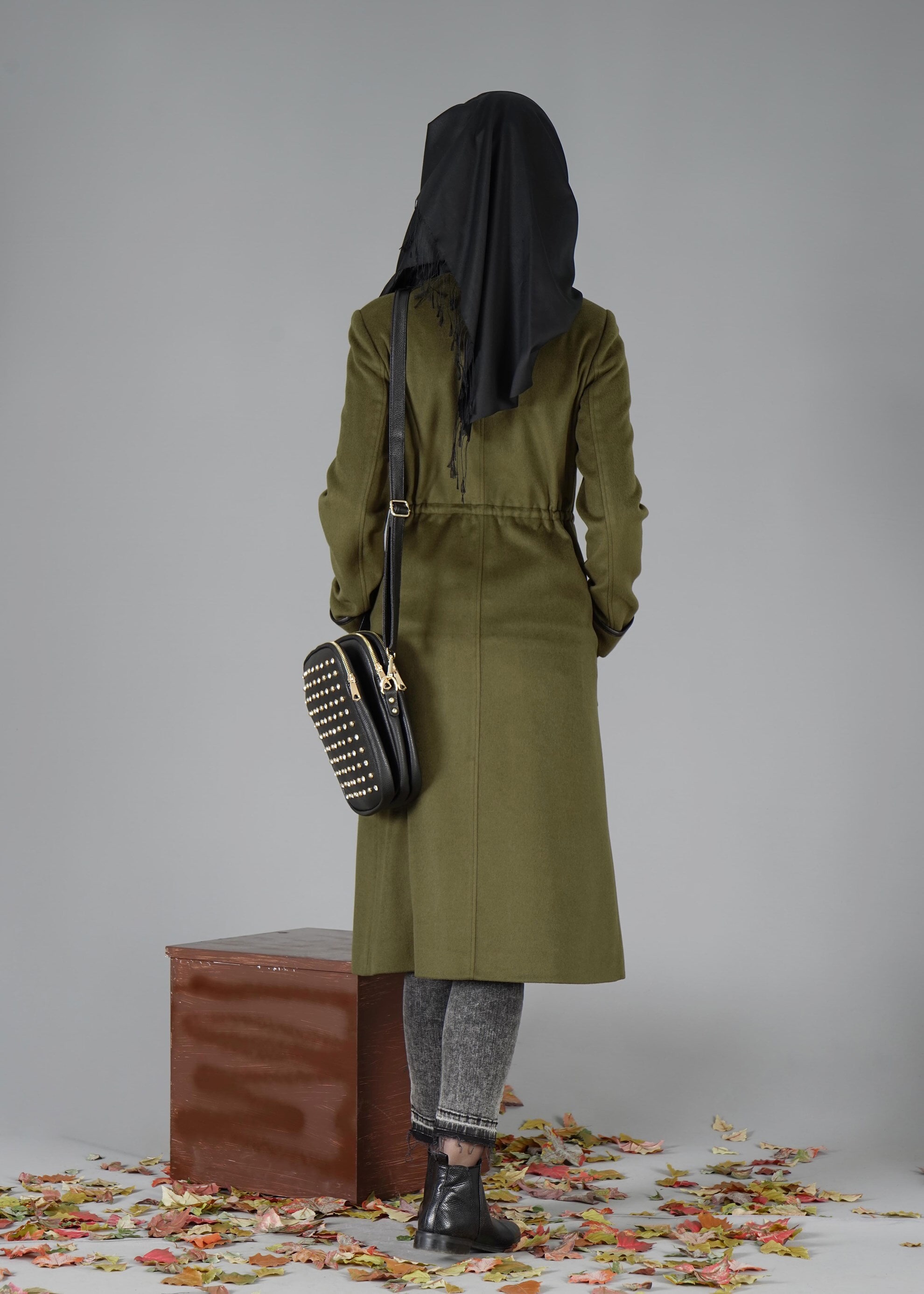 Tesettür giyim YEŞİL BELİ BÜZGÜLÜ BAĞCIKLI KABAN 9473