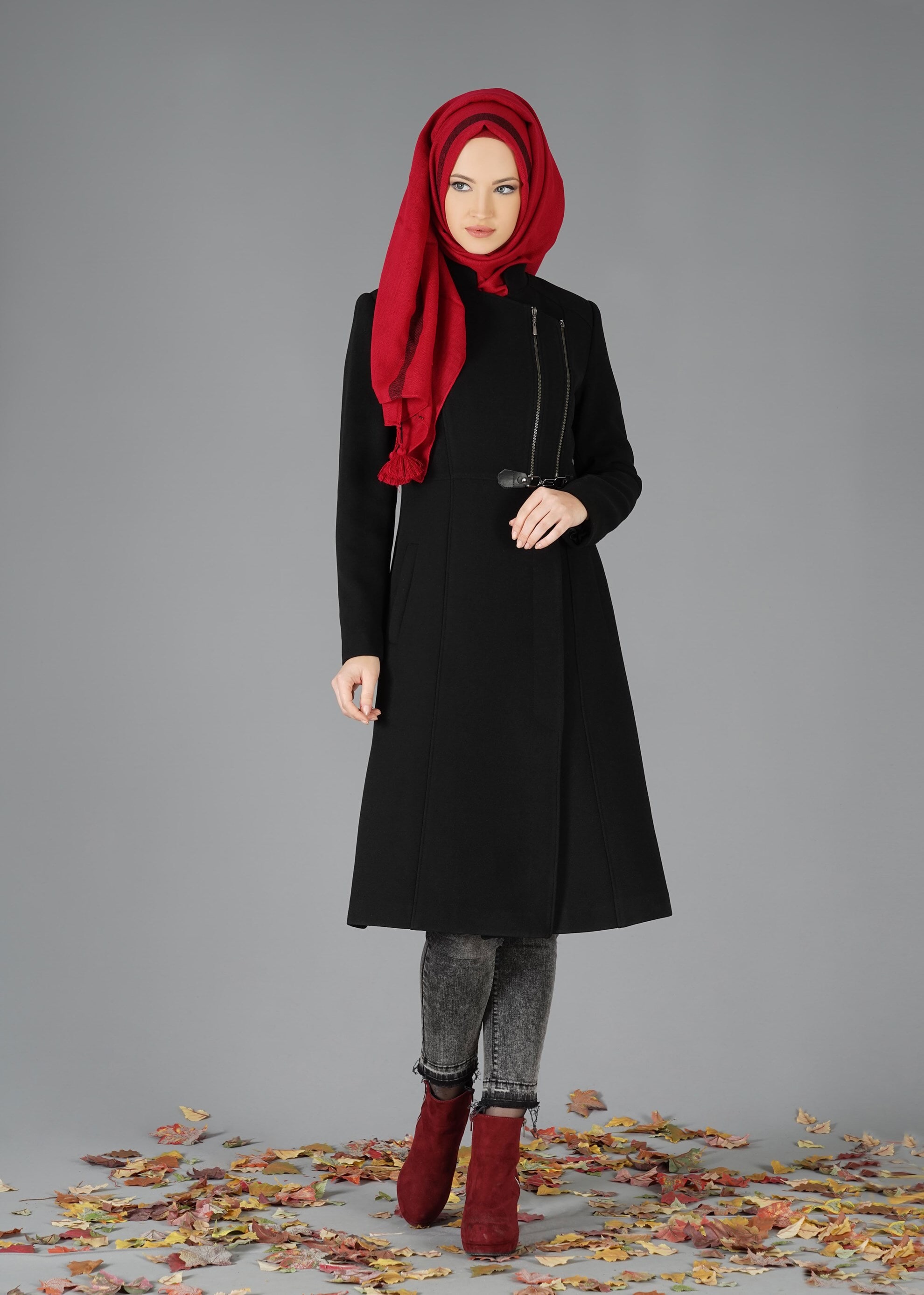 Tesettür giyim SİYAH BELİ KEMER DETAYLI FERMUARLI KABAN 9478