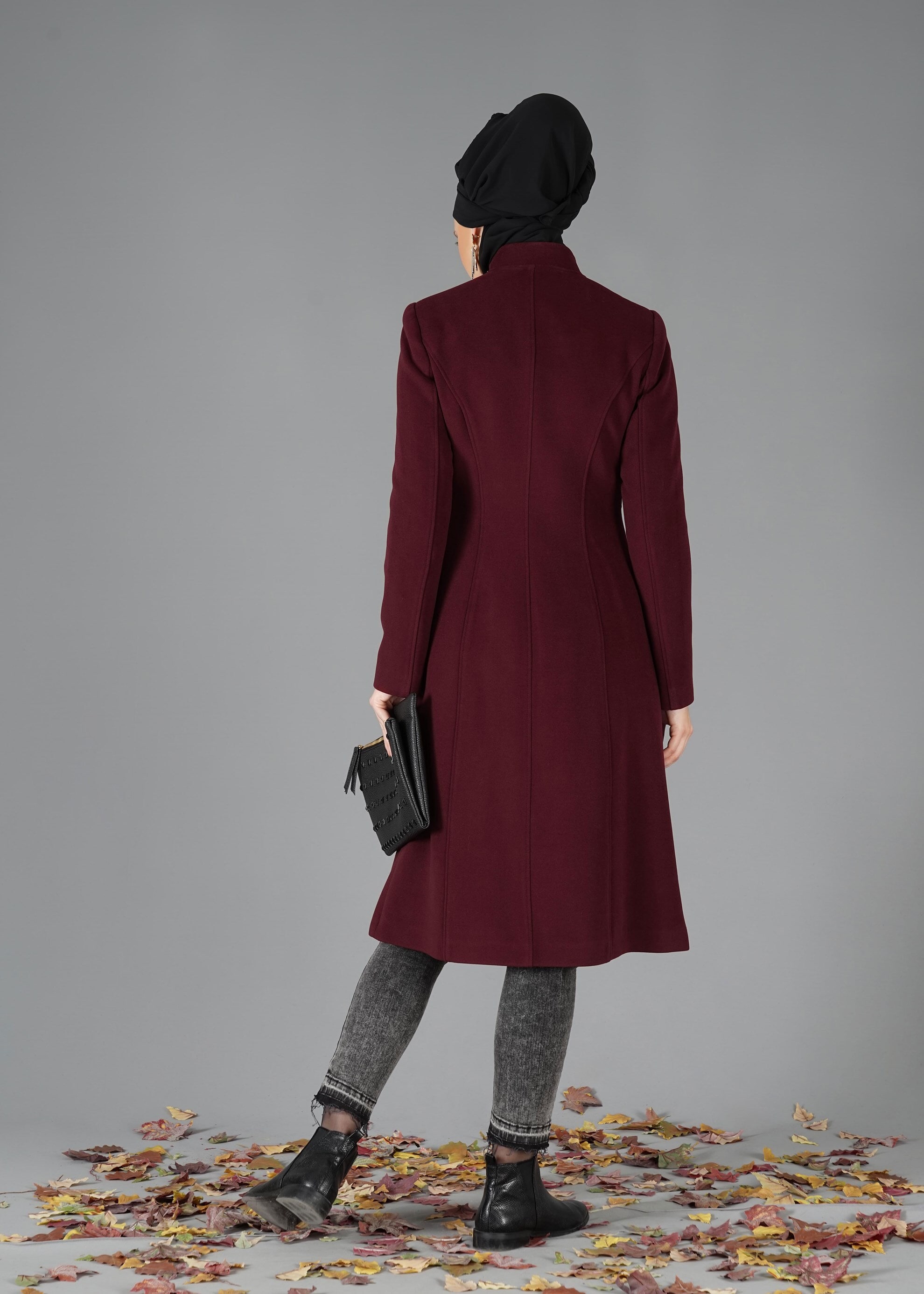 Tesettür giyim BORDO BELİ KEMER DETAYLI FERMUARLI KABAN 9478