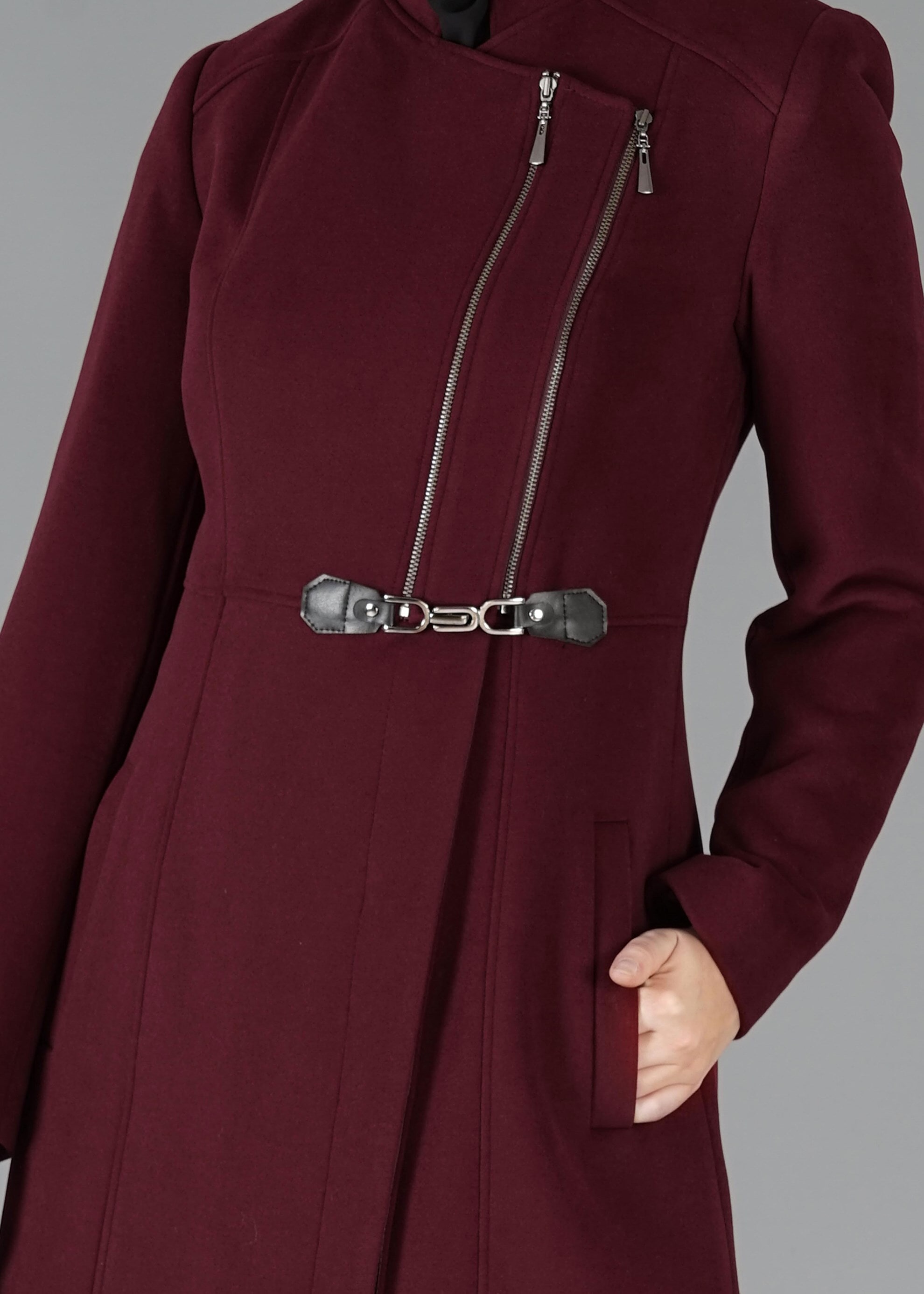 Tesettür giyim BORDO BELİ KEMER DETAYLI FERMUARLI KABAN 9478