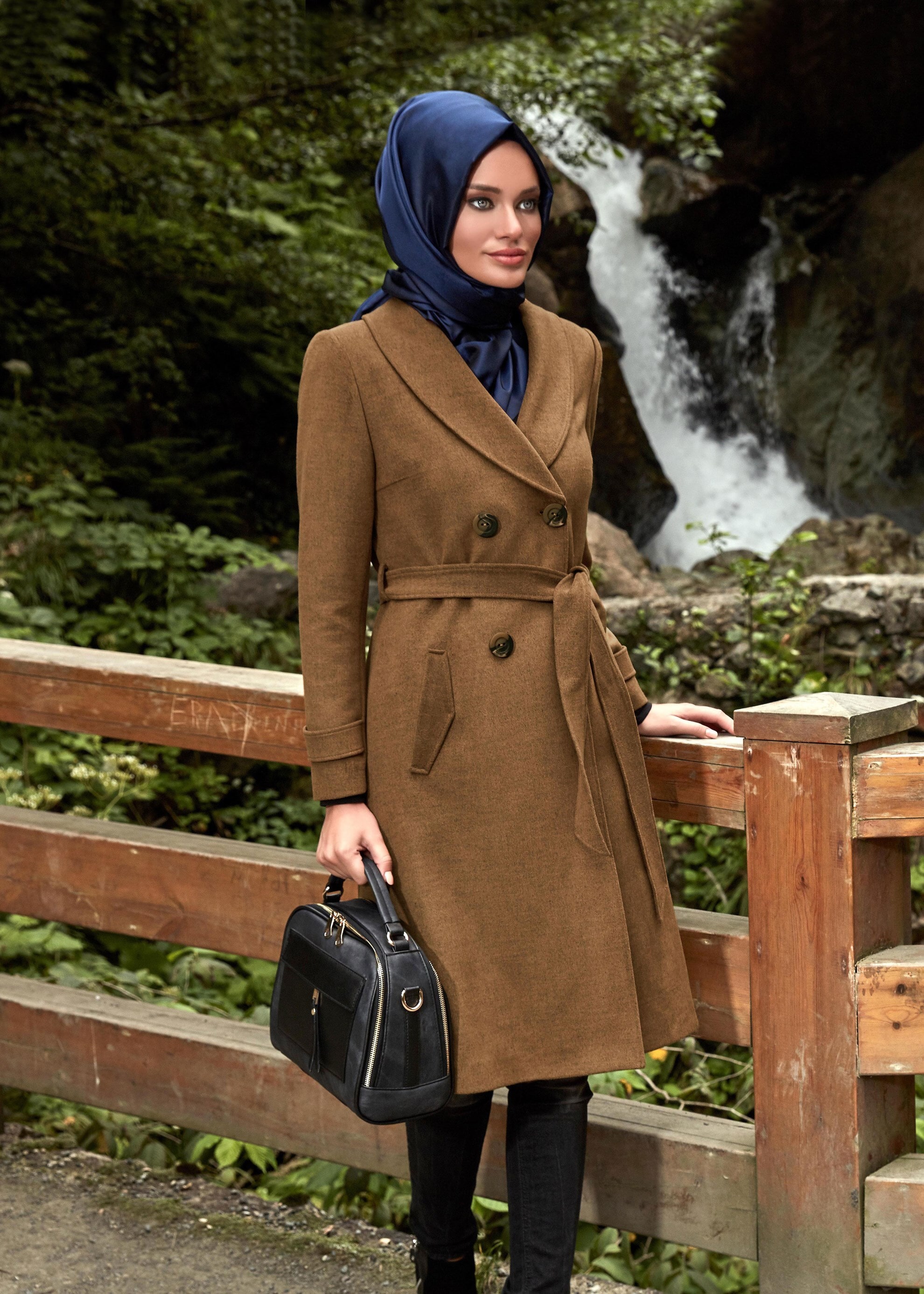 Tesettür giyim KAHVE DÜĞMELİ KUŞAKLI KABAN 9481