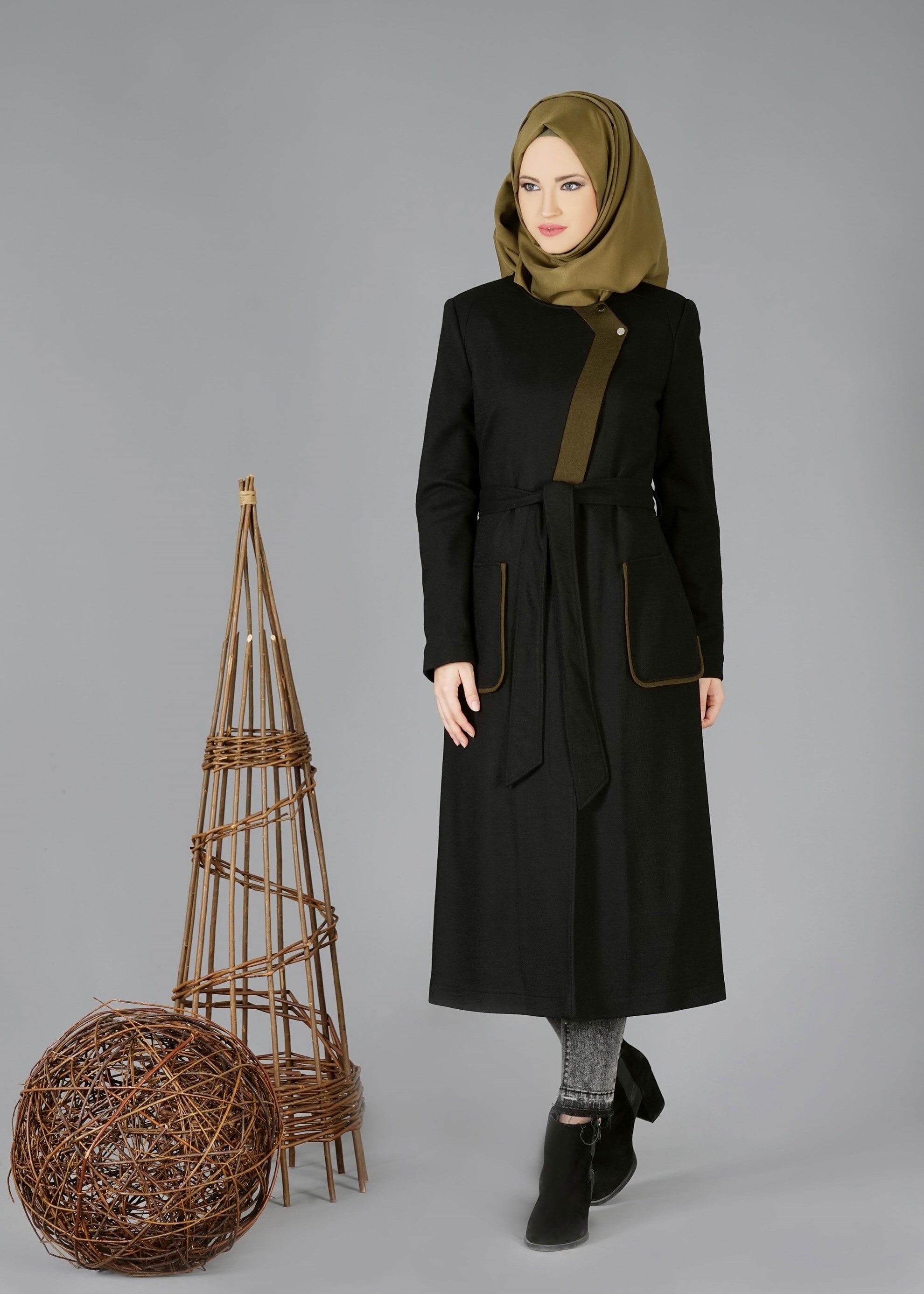 Tesettür giyim SİYAH CEPLİ KUŞAKLI KABAN 9485
