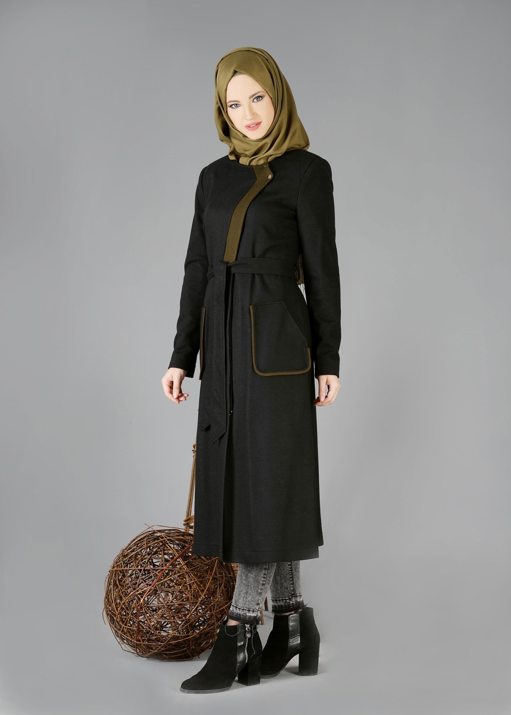 Tesettür giyim SİYAH CEPLİ KUŞAKLI KABAN 9485