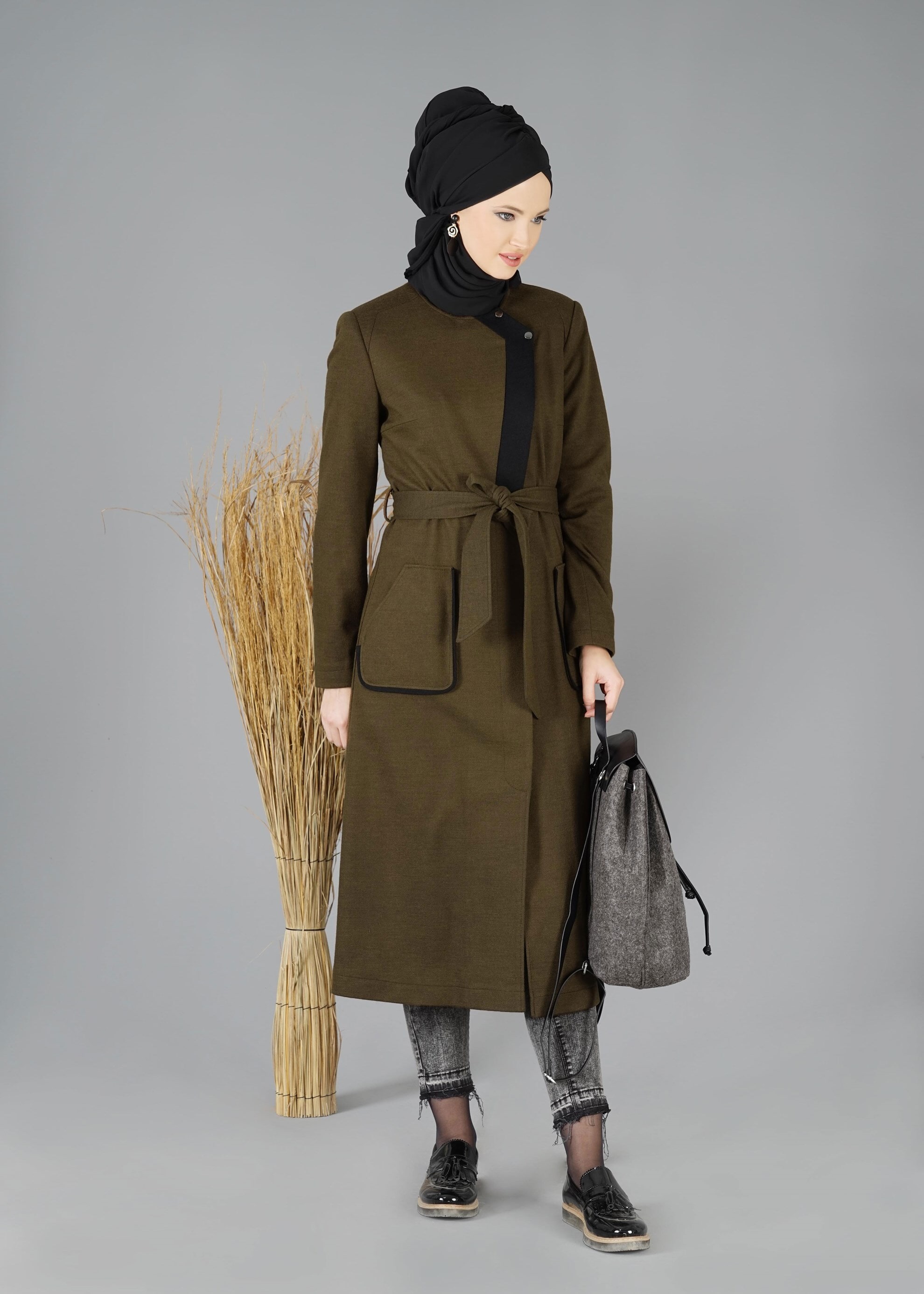 Tesettür giyim HAKİ CEPLİ KUŞAKLI KABAN 9485