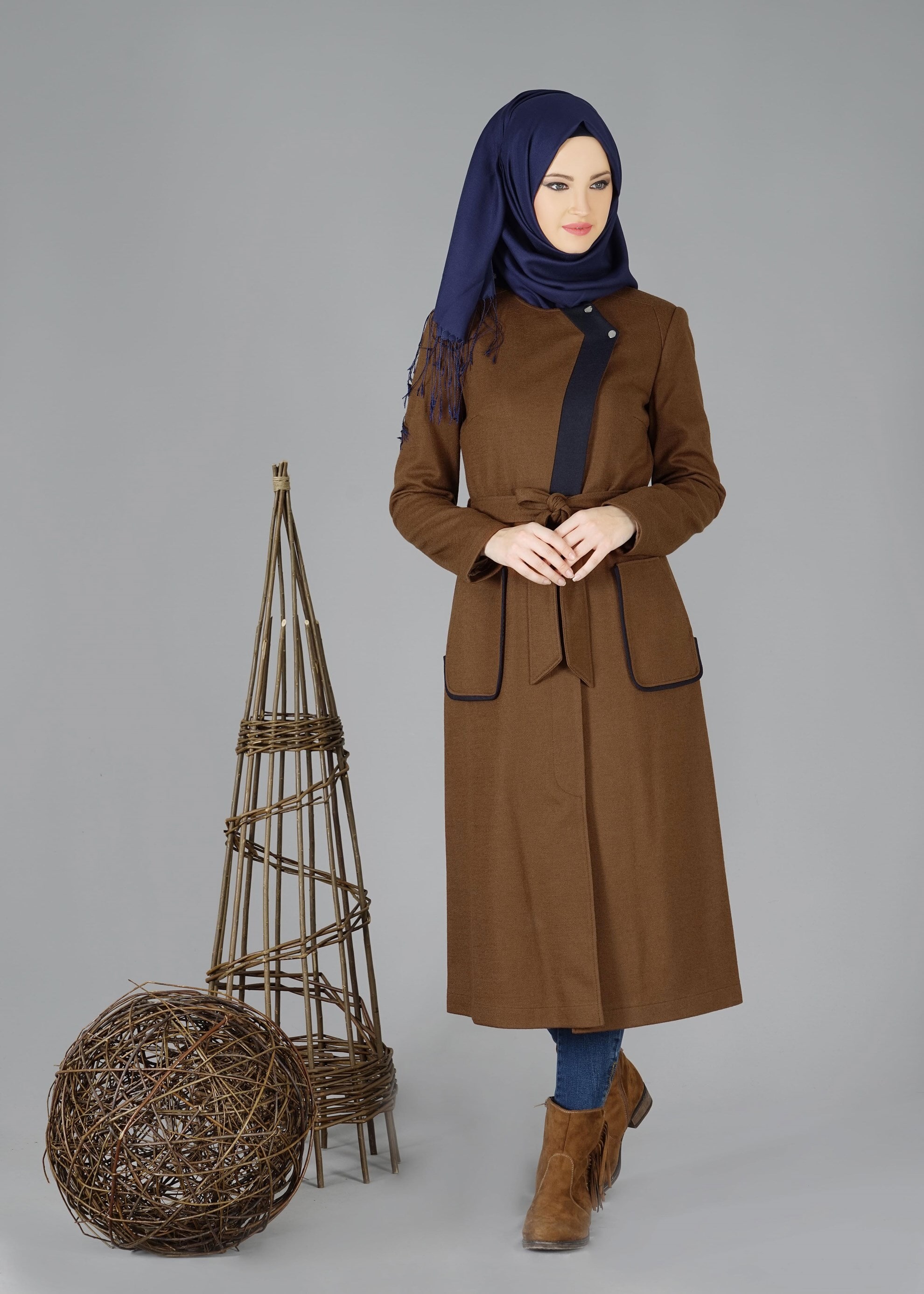 Tesettür giyim KAHVE CEPLİ KUŞAKLI KABAN 9485