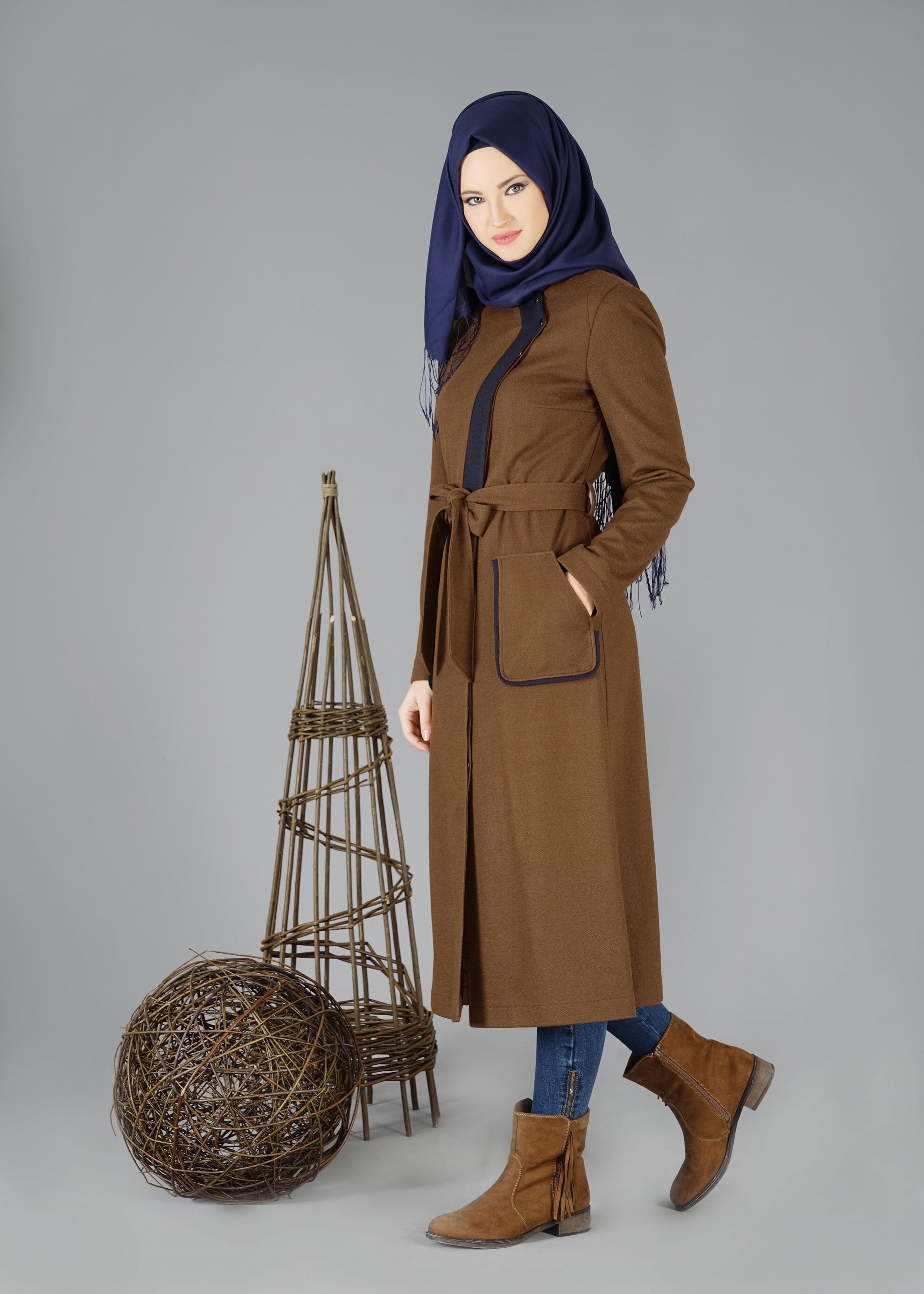 Tesettür giyim KAHVE CEPLİ KUŞAKLI KABAN 9485