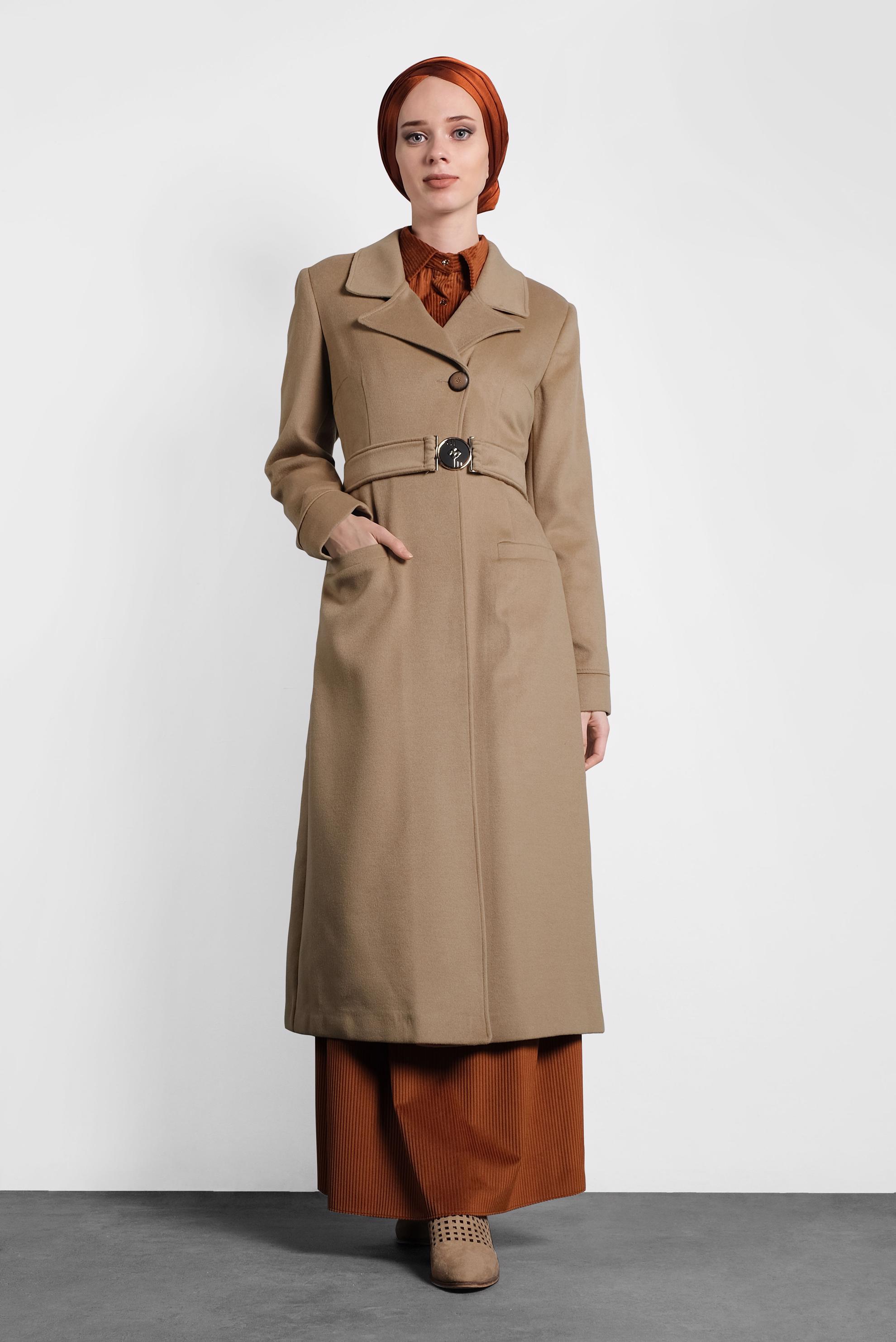 Tesettür giyim BEJ KRUVAZE YAKA KEMERLİ KABAN 9486