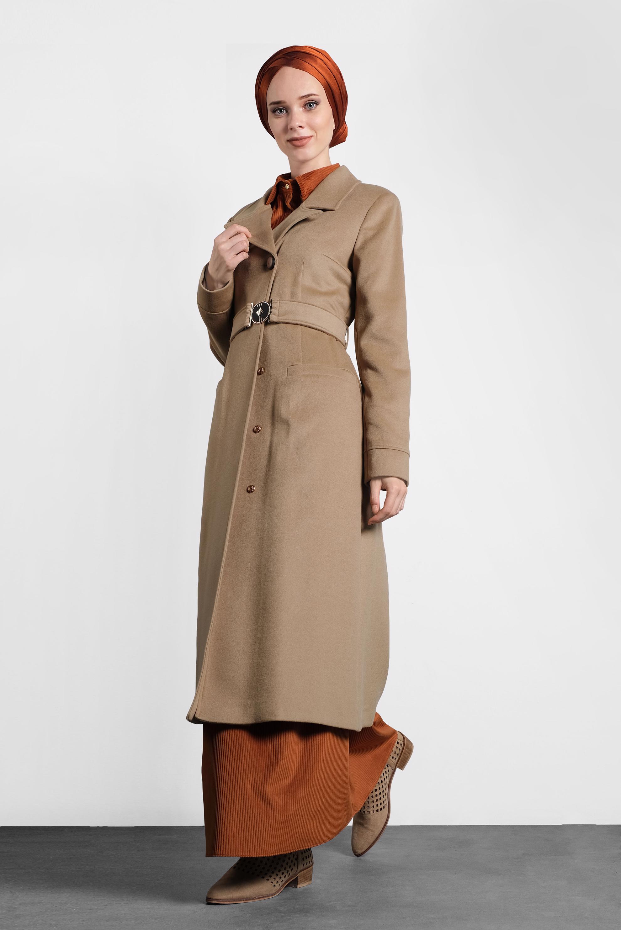 Tesettür giyim BEJ KRUVAZE YAKA KEMERLİ KABAN 9486