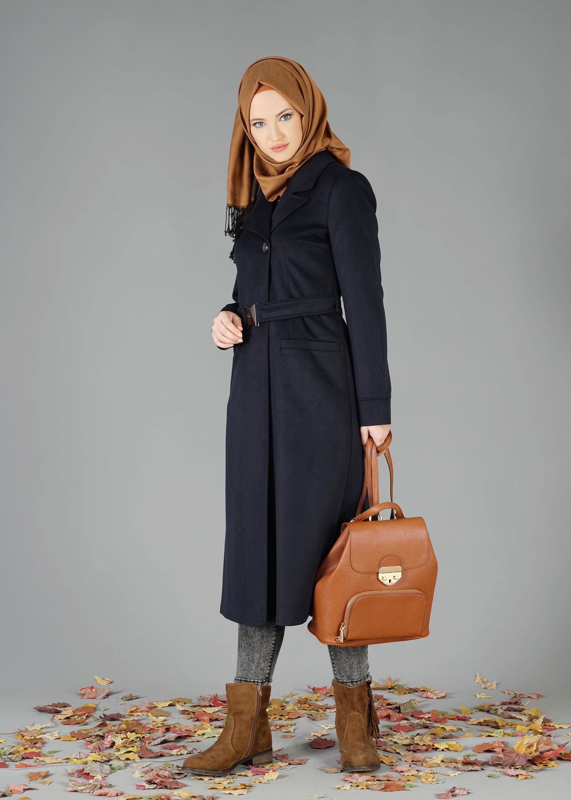 Tesettür giyim LACİVERT KRUVAZE YAKA KEMERLİ KABAN 9486