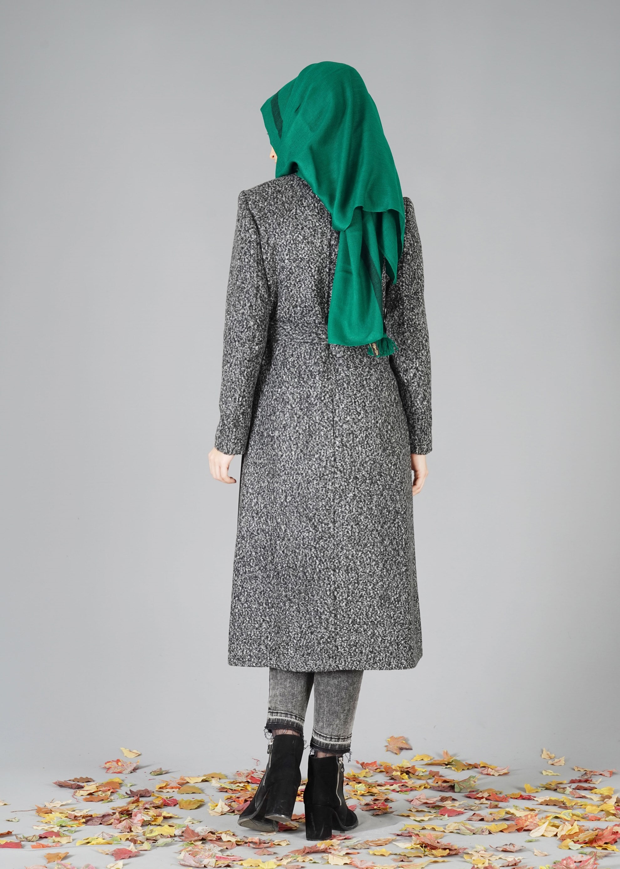 Tesettür giyim GRİ KUŞAKLI İKİ RENKLİ KABAN 9490