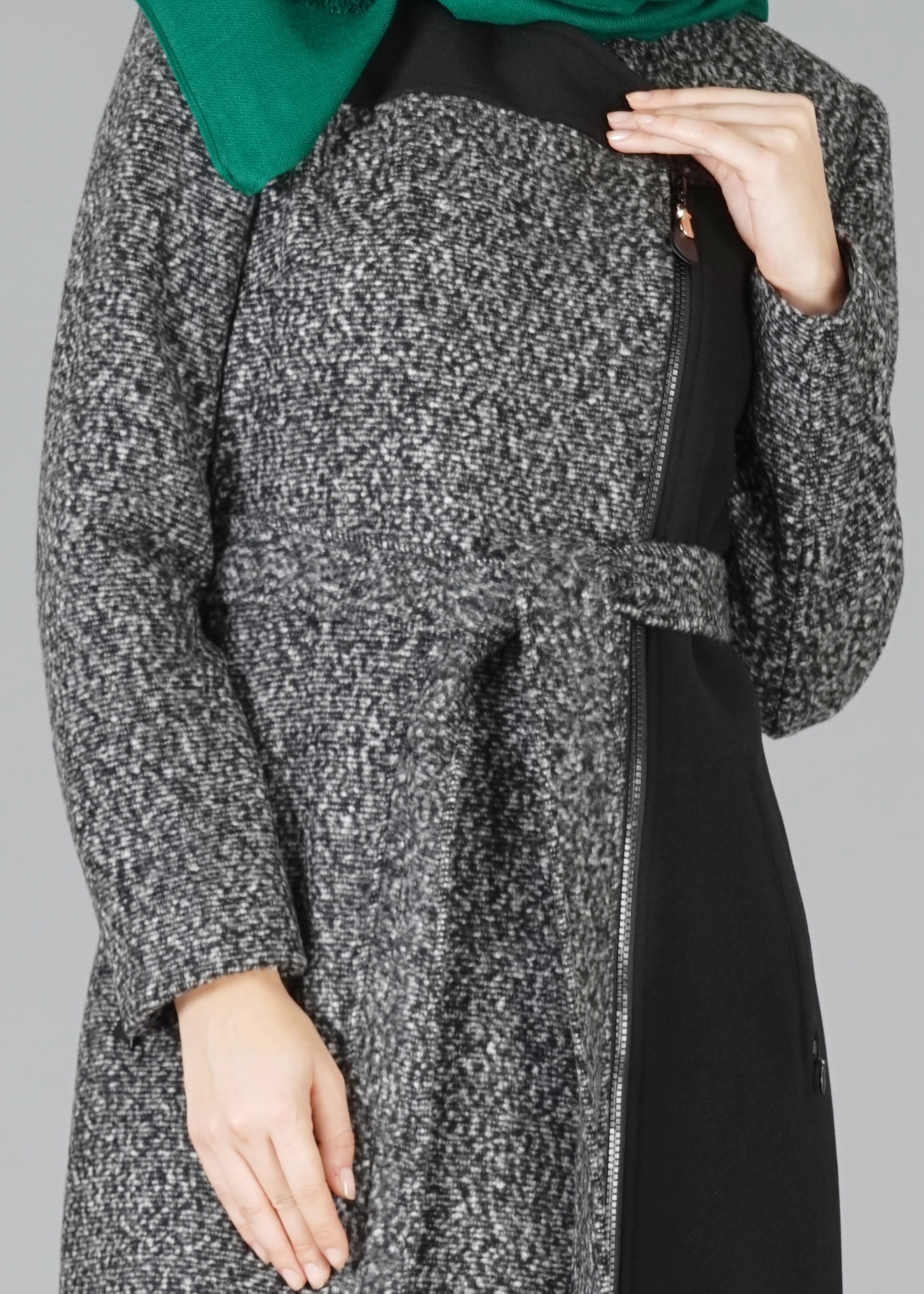 Tesettür giyim GRİ KUŞAKLI İKİ RENKLİ KABAN 9490