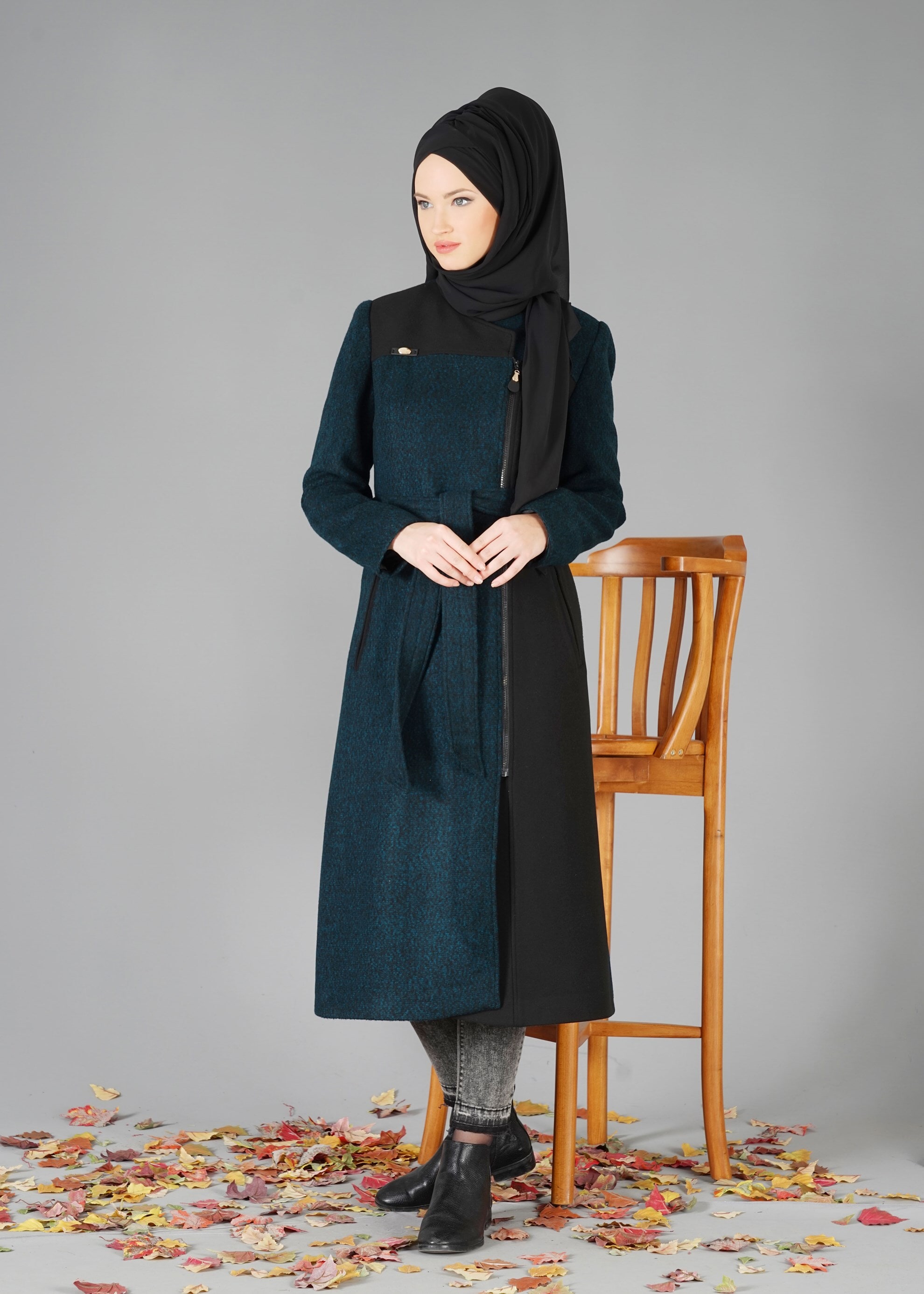 Tesettür giyim MAVİ KUŞAKLI İKİ RENKLİ KABAN 9490