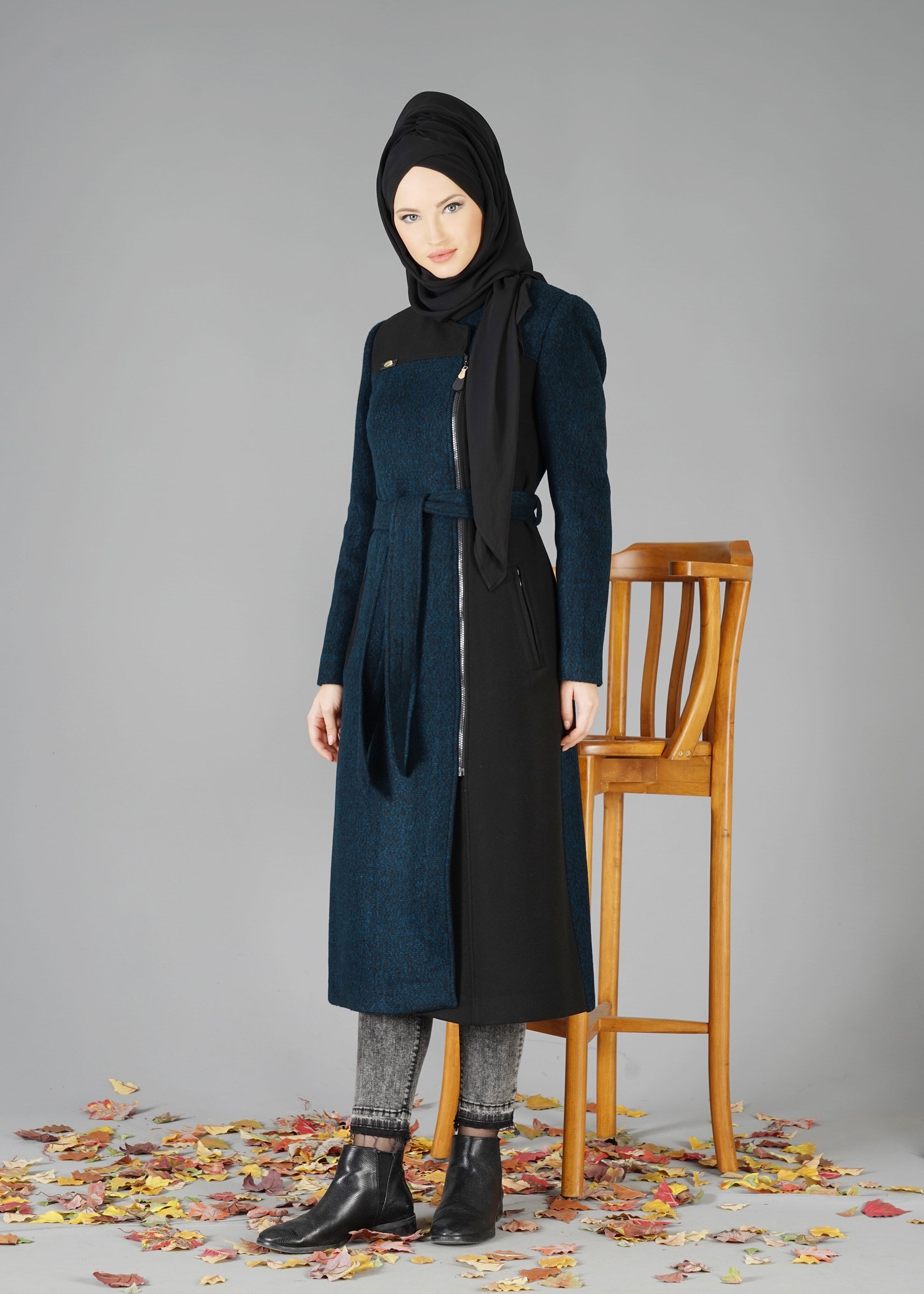 Tesettür giyim MAVİ KUŞAKLI İKİ RENKLİ KABAN 9490