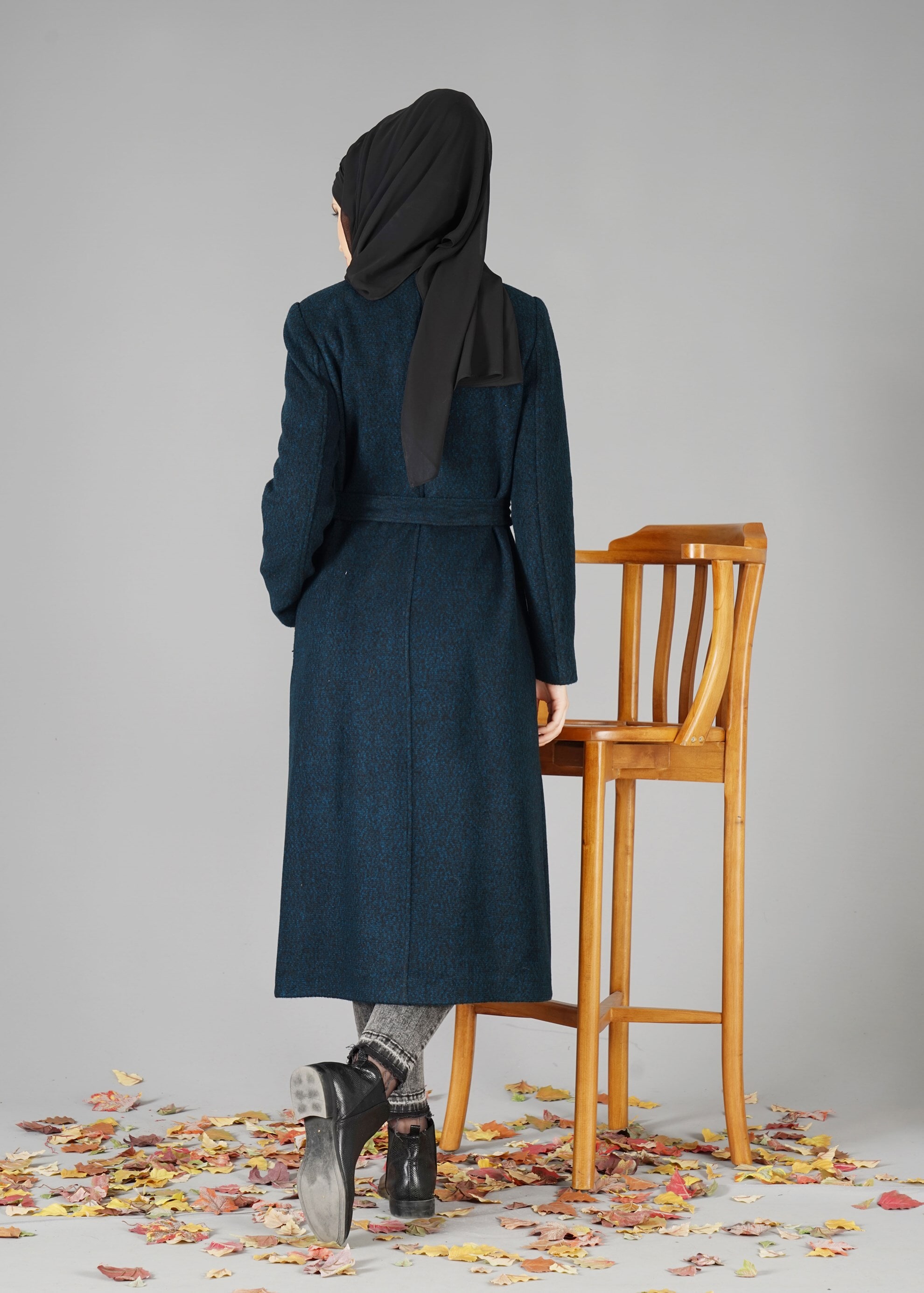 Tesettür giyim MAVİ KUŞAKLI İKİ RENKLİ KABAN 9490