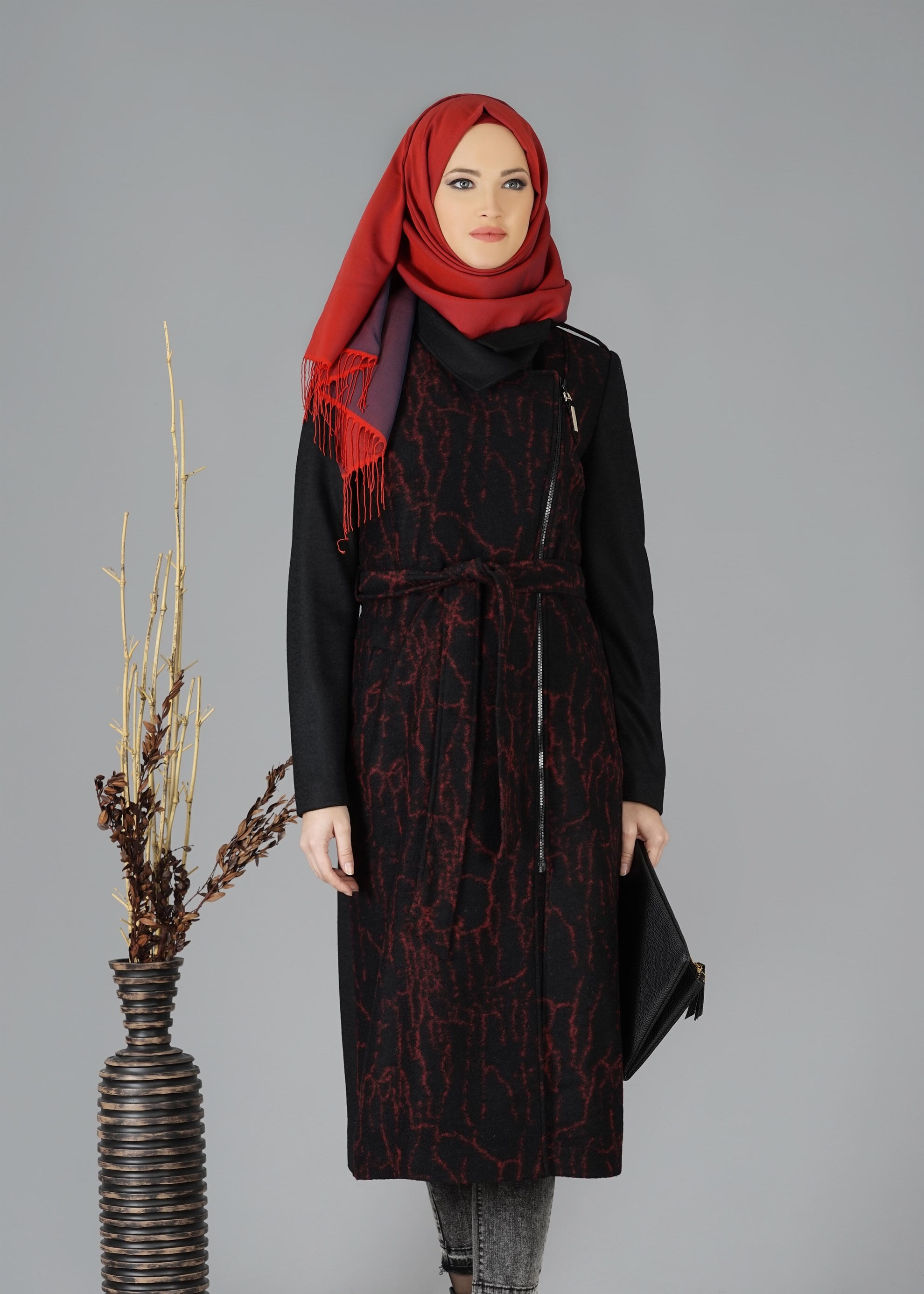 Tesettür giyim SİYAH YANDAN FERMUARLI DESENLİ KABAN 9495