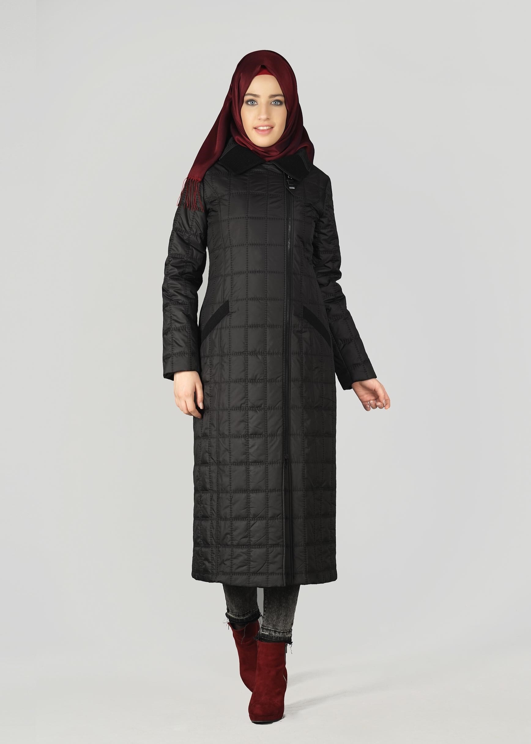 Tesettür giyim SİYAH 9502 KARE KAPİTONE  TESETTÜR KABAN