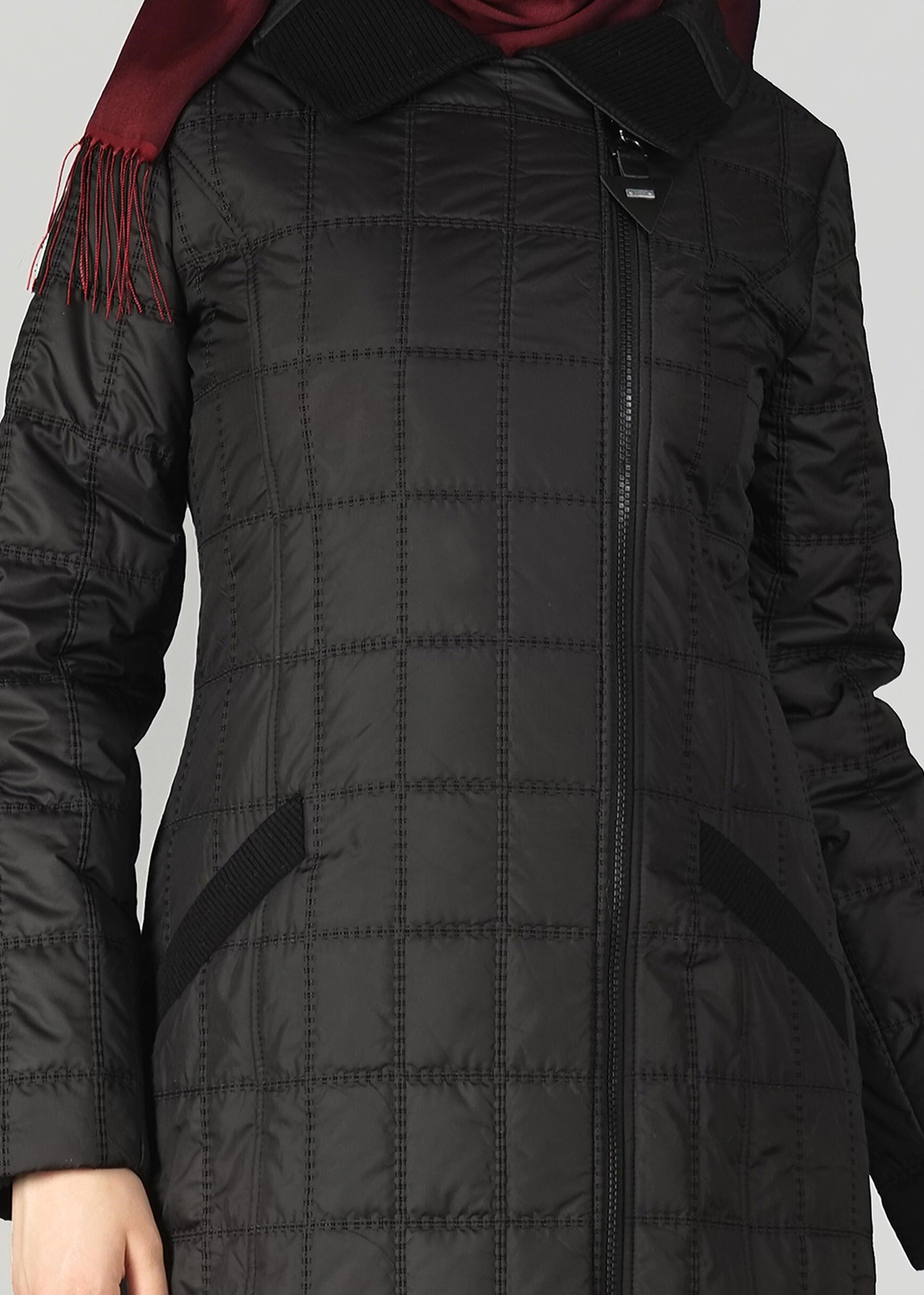 Tesettür giyim SİYAH 9502 KARE KAPİTONE  TESETTÜR KABAN