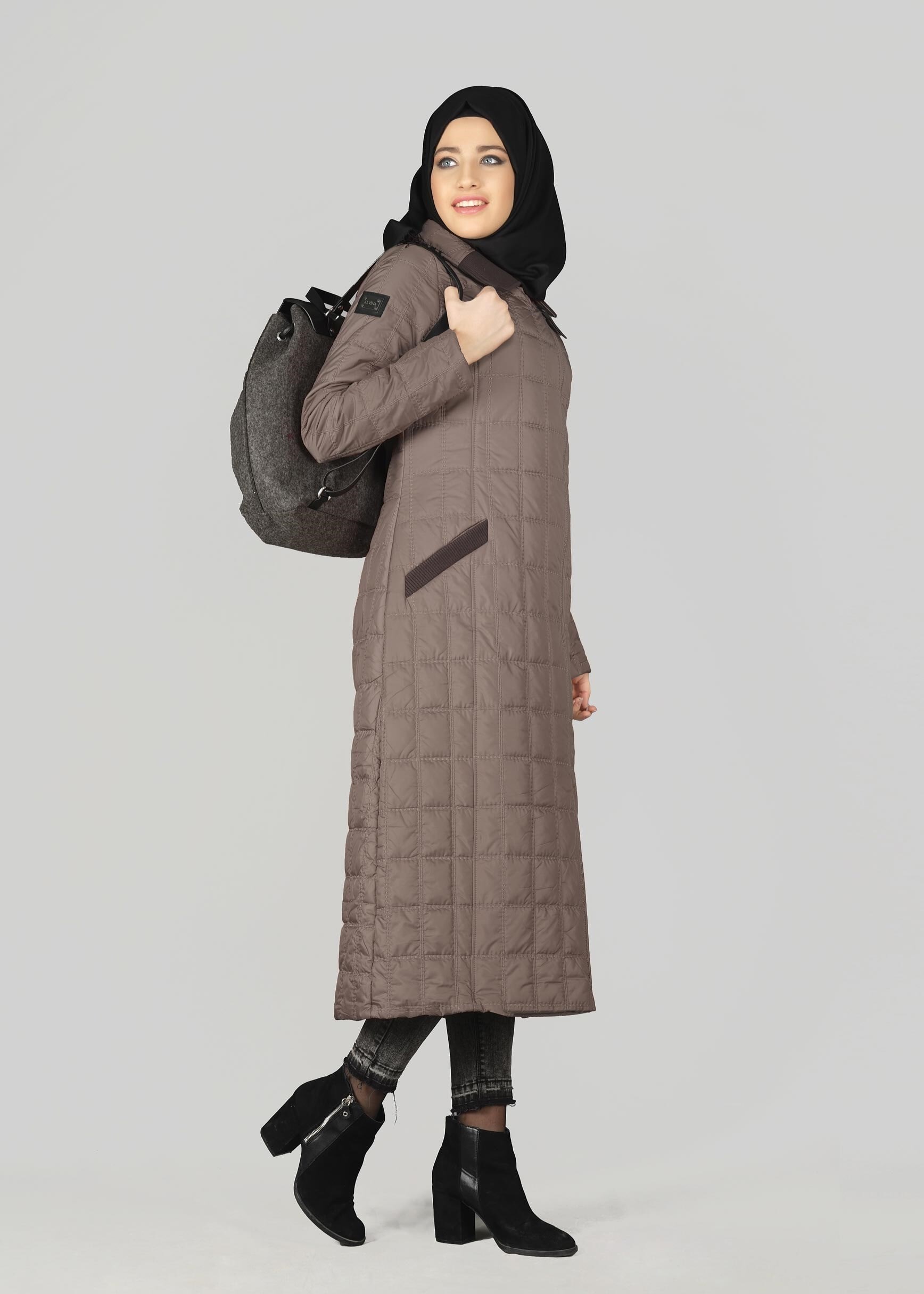 Tesettür giyim KAHVE 9502 KARE KAPİTONE  TESETTÜR KABAN