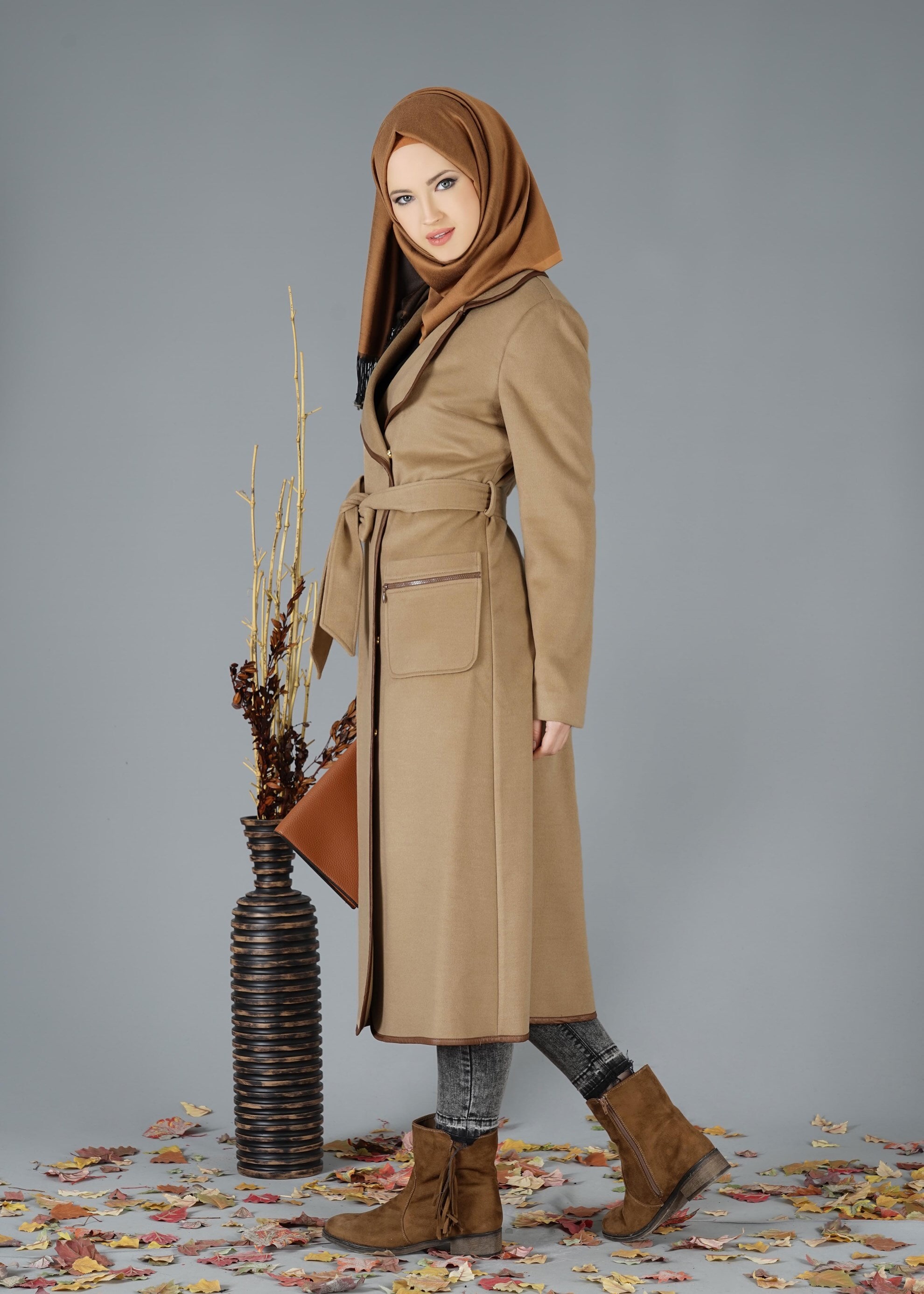Tesettür giyim BEJ KRUVAZE YAKA KUŞAKLI KABAN 9503
