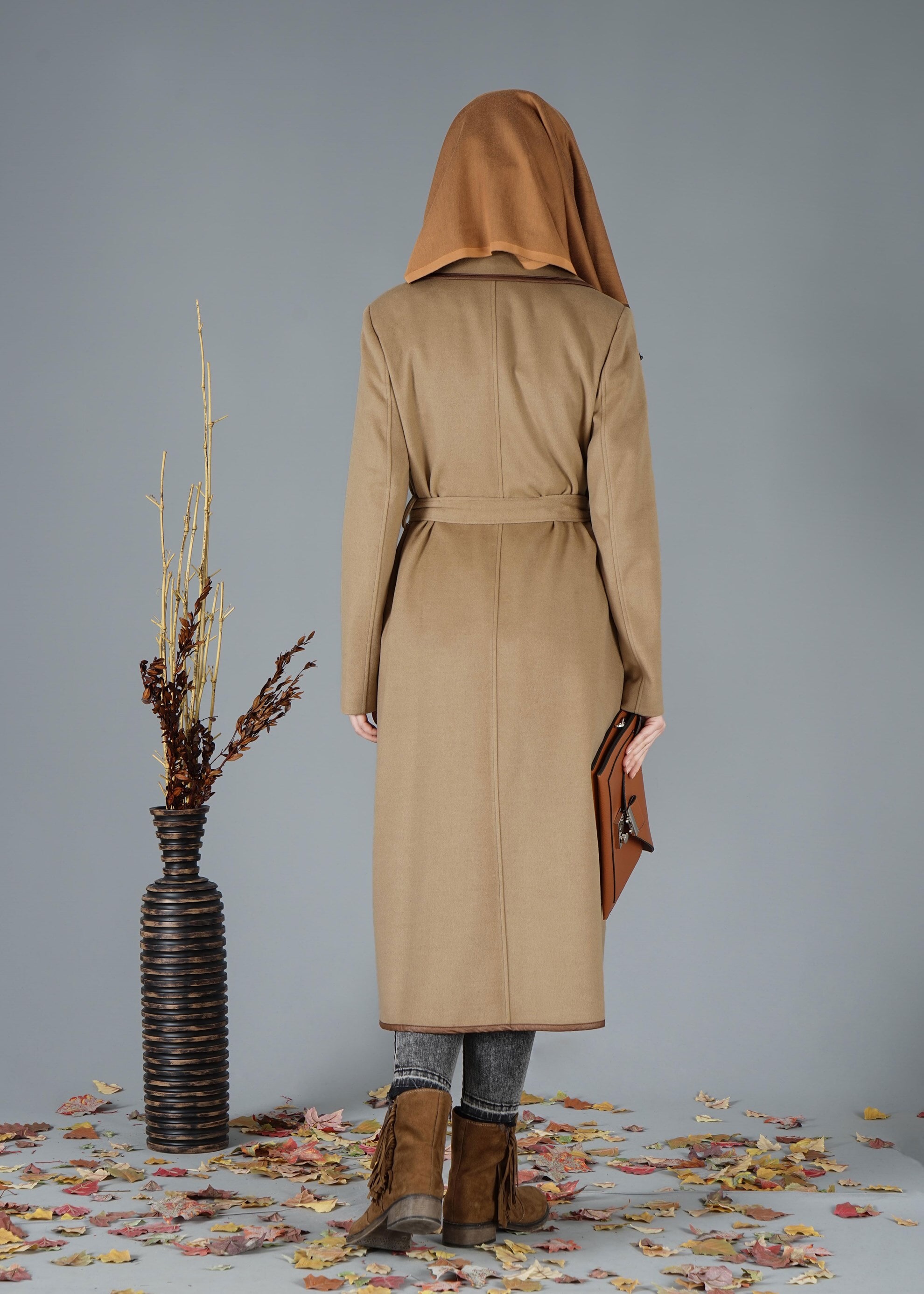 Tesettür giyim BEJ KRUVAZE YAKA KUŞAKLI KABAN 9503