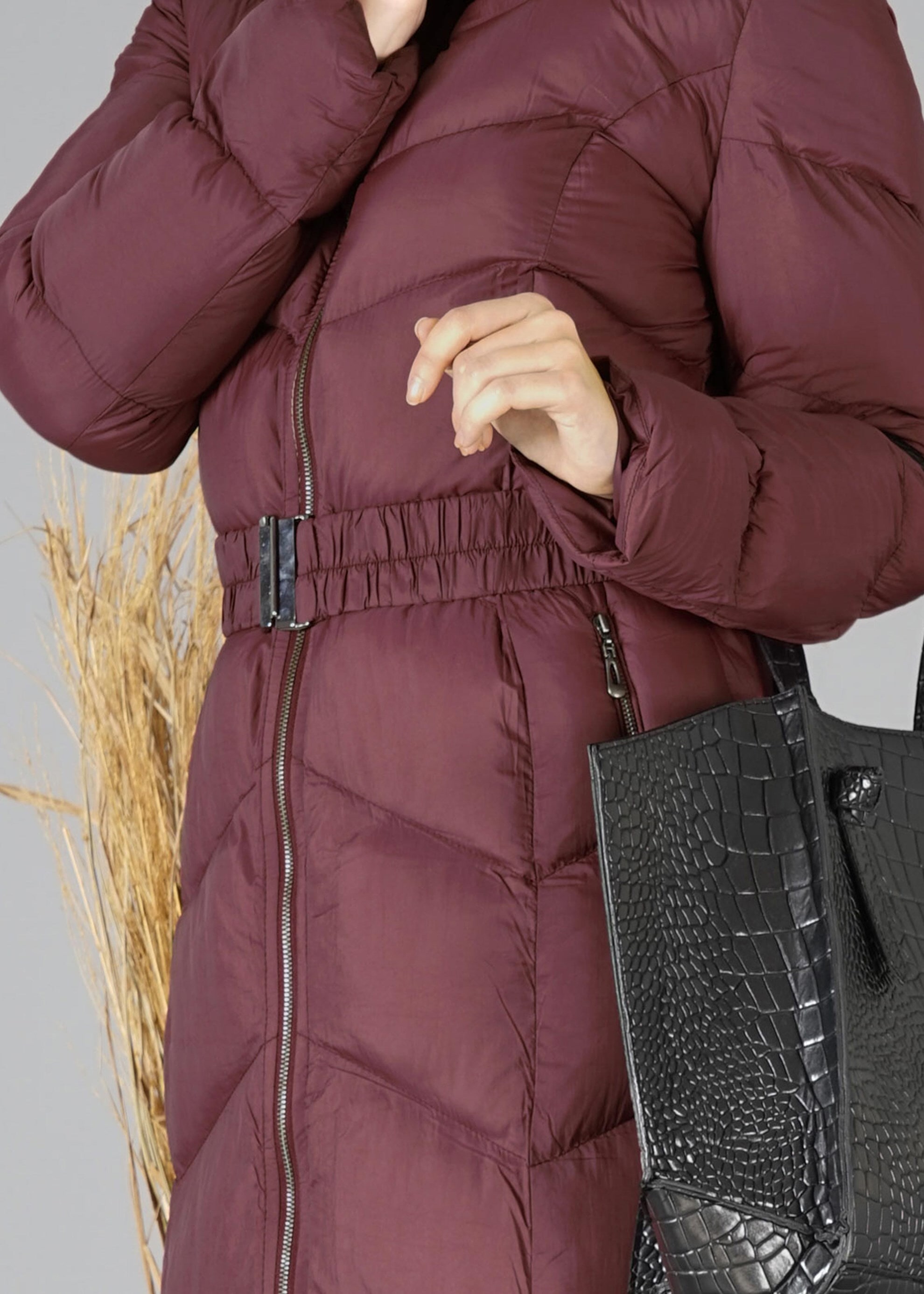 Tesettür giyim BORDO KAPÜŞONLU ŞİŞME KABAN 9507