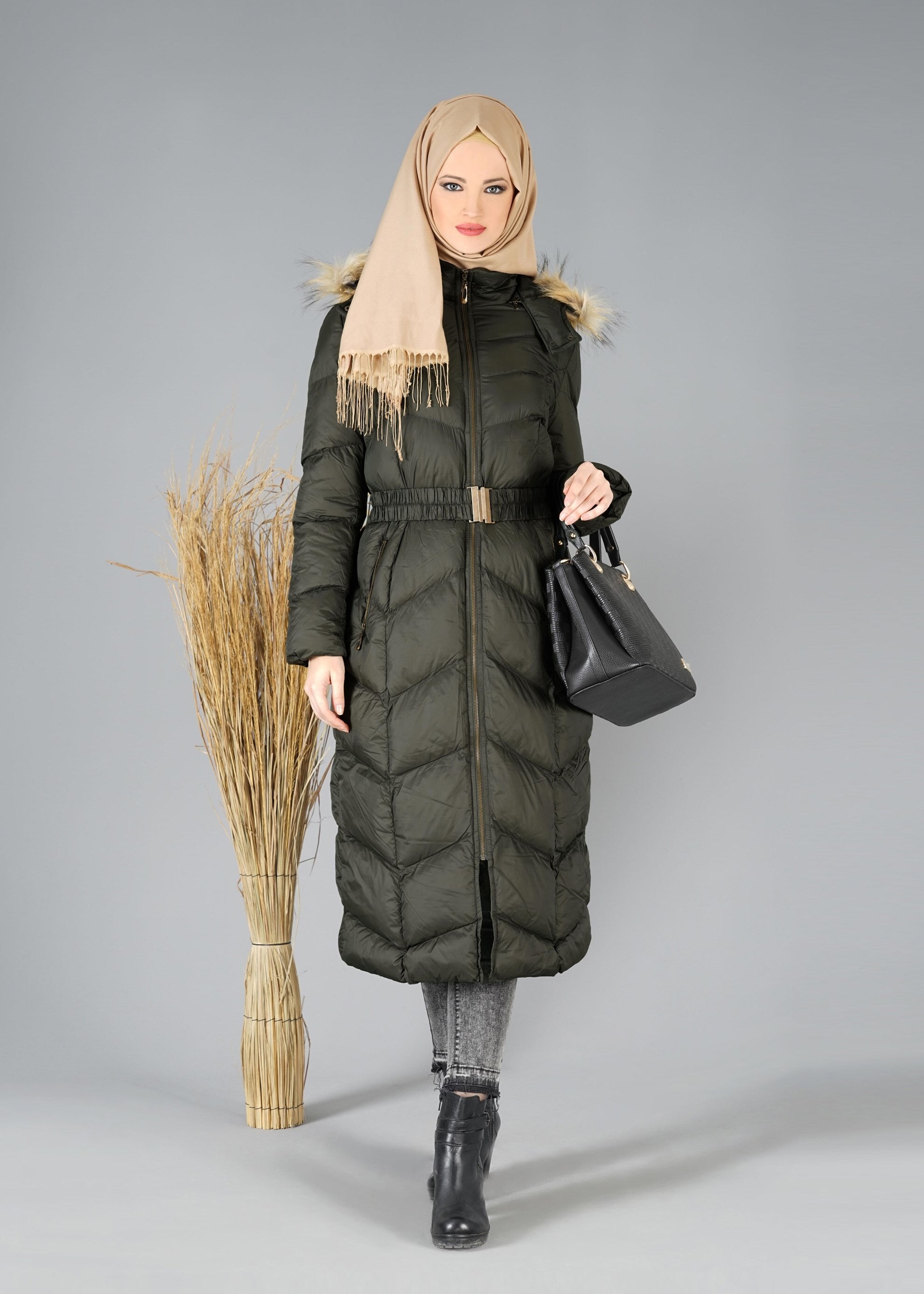 Tesettür giyim HAKİ KAPÜŞONLU ŞİŞME KABAN 9507