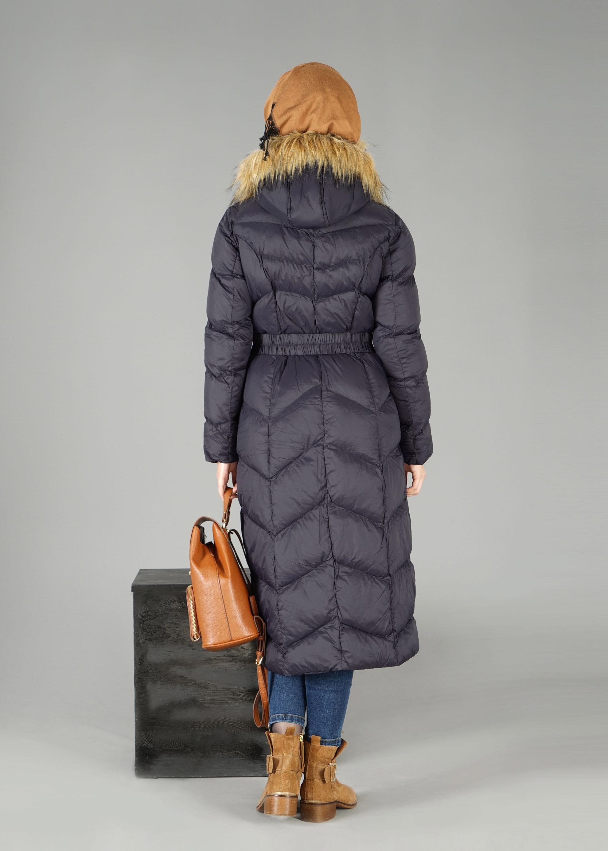 Tesettür giyim LACİVERT KAPÜŞONLU ŞİŞME KABAN 9507