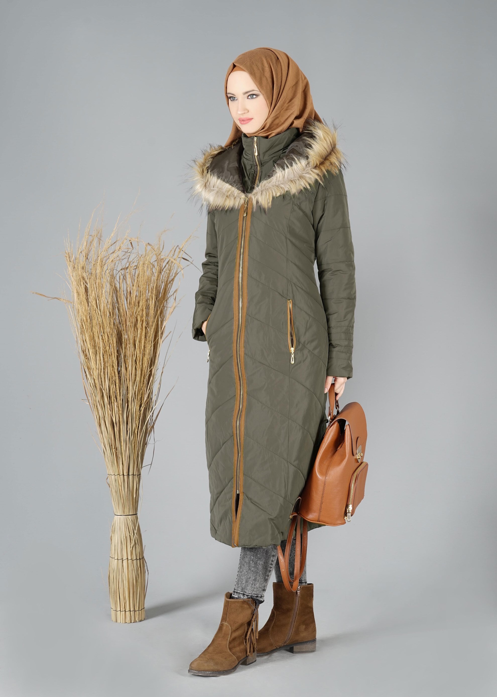 Tesettür giyim HAKİ KAPÜŞONLU ŞİŞME KABAN 9515