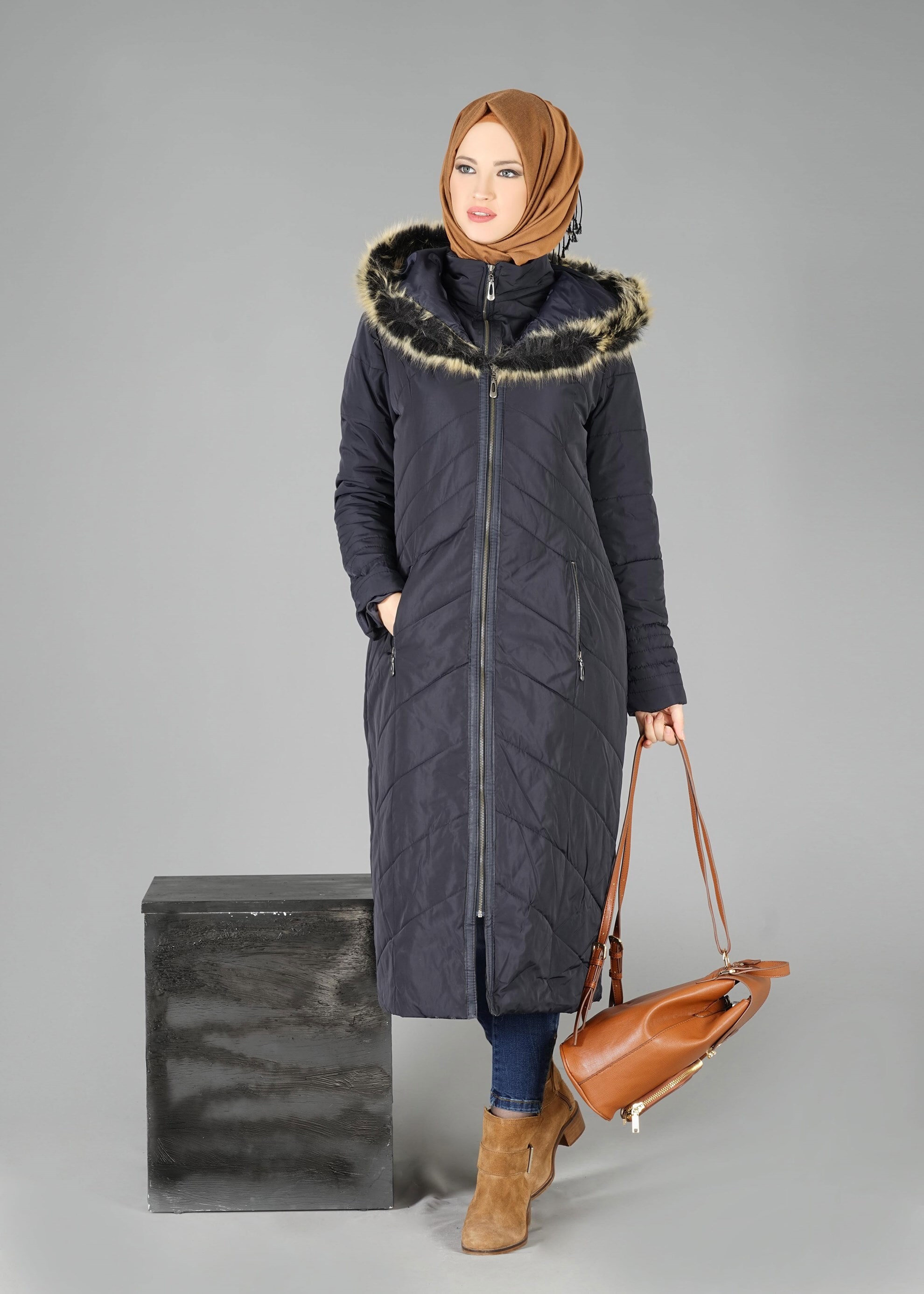 Tesettür giyim LACİVERT KAPÜŞONLU ŞİŞME KABAN 9515