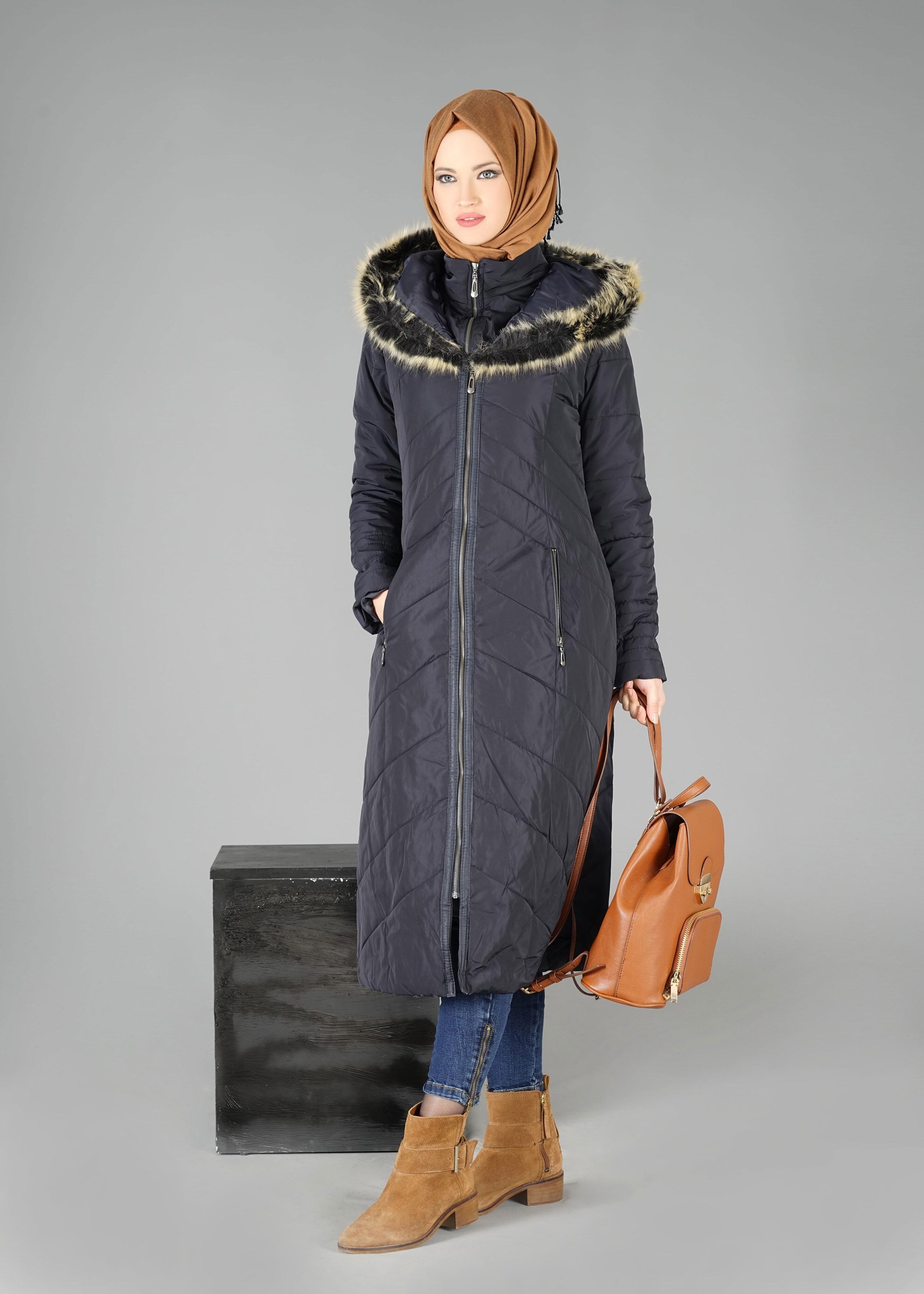 Tesettür giyim LACİVERT KAPÜŞONLU ŞİŞME KABAN 9515