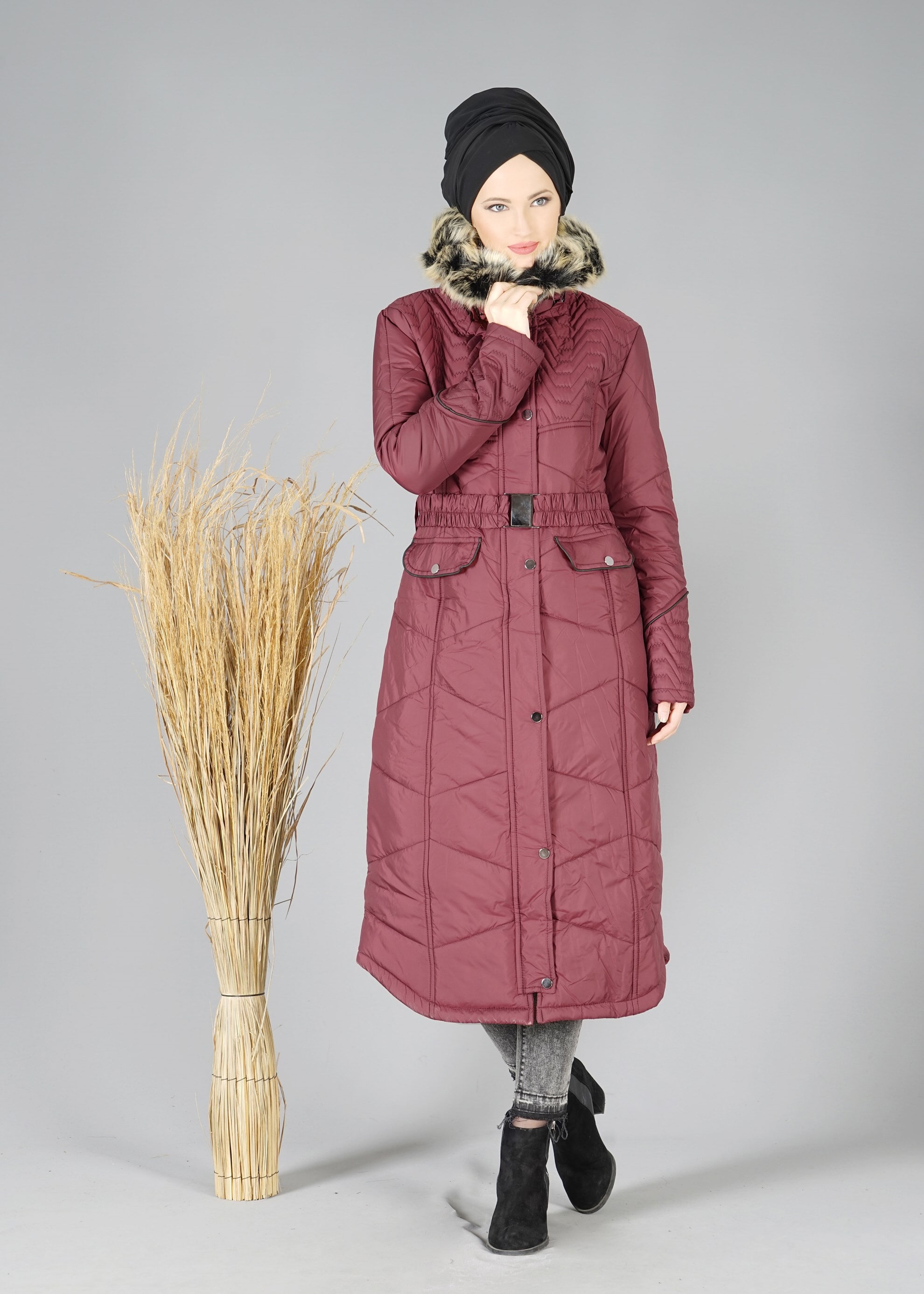 Tesettür giyim BORDO KAPÜŞONU KÜRKLÜ KABAN 9516