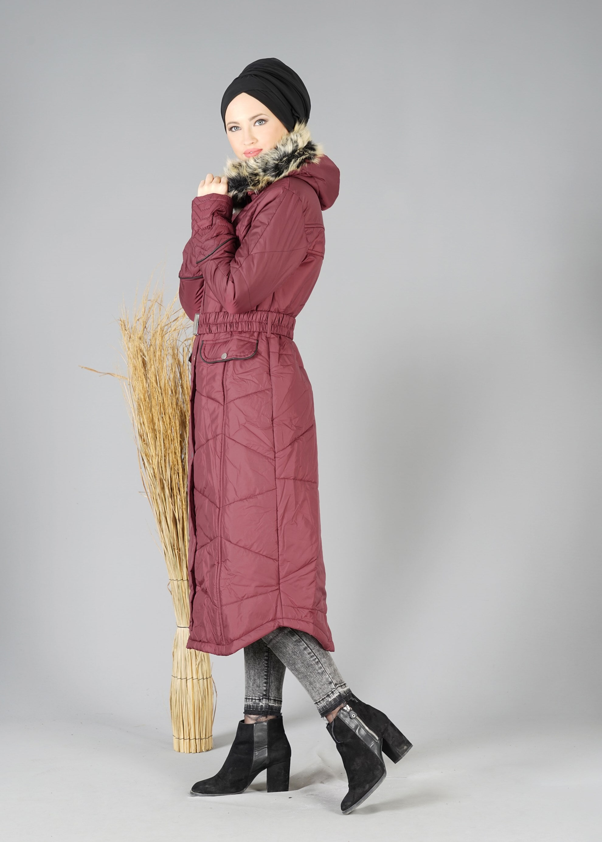 Tesettür giyim BORDO KAPÜŞONU KÜRKLÜ KABAN 9516