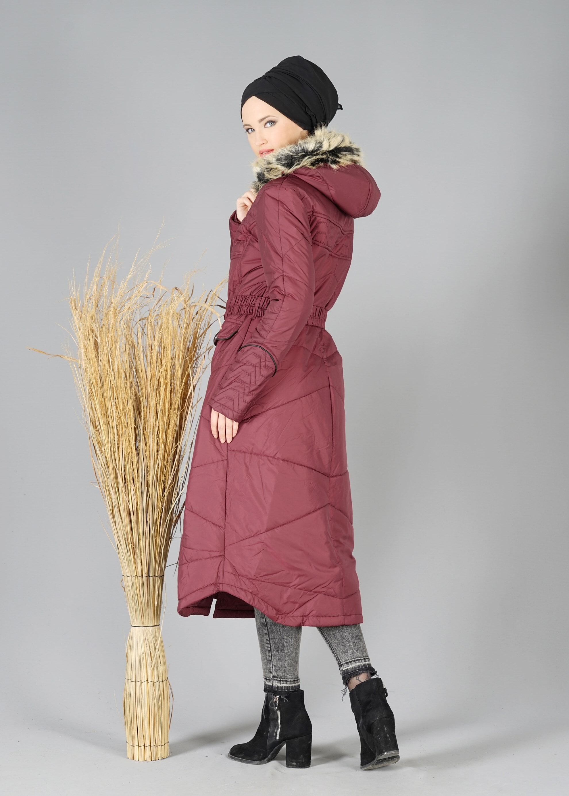 Tesettür giyim BORDO KAPÜŞONU KÜRKLÜ KABAN 9516