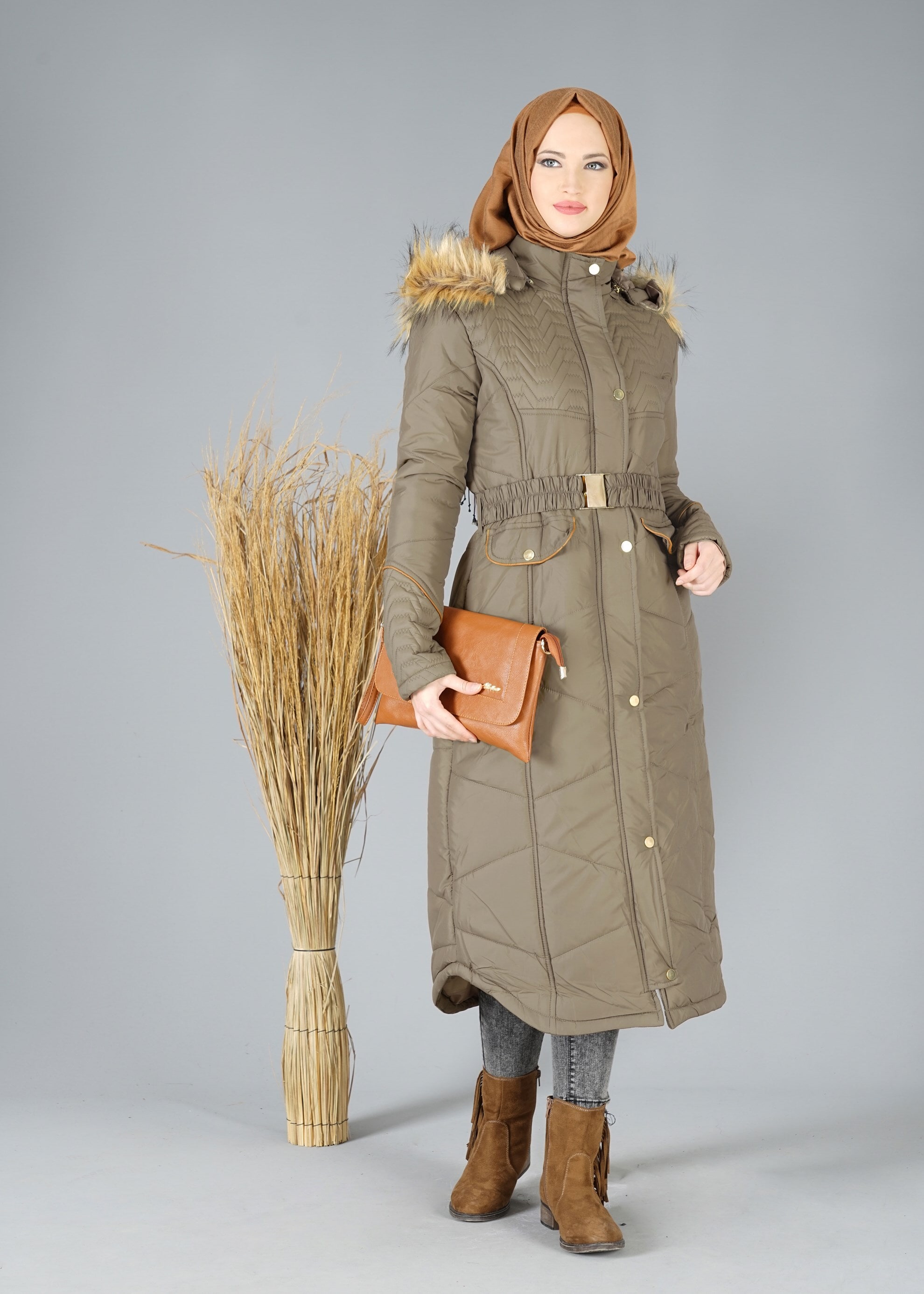 Tesettür giyim HAKİ KAPÜŞONU KÜRKLÜ KABAN 9516