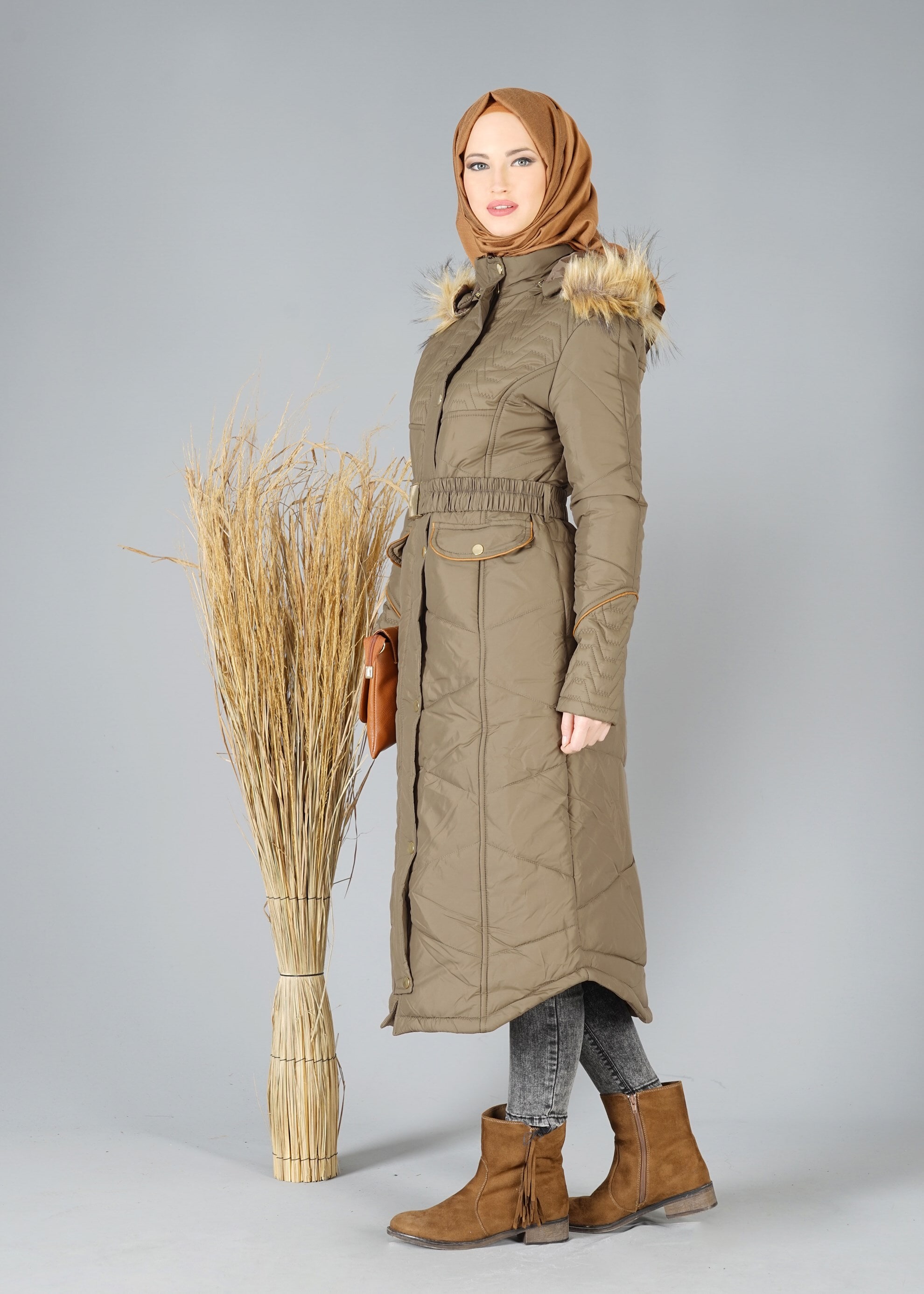 Tesettür giyim HAKİ KAPÜŞONU KÜRKLÜ KABAN 9516