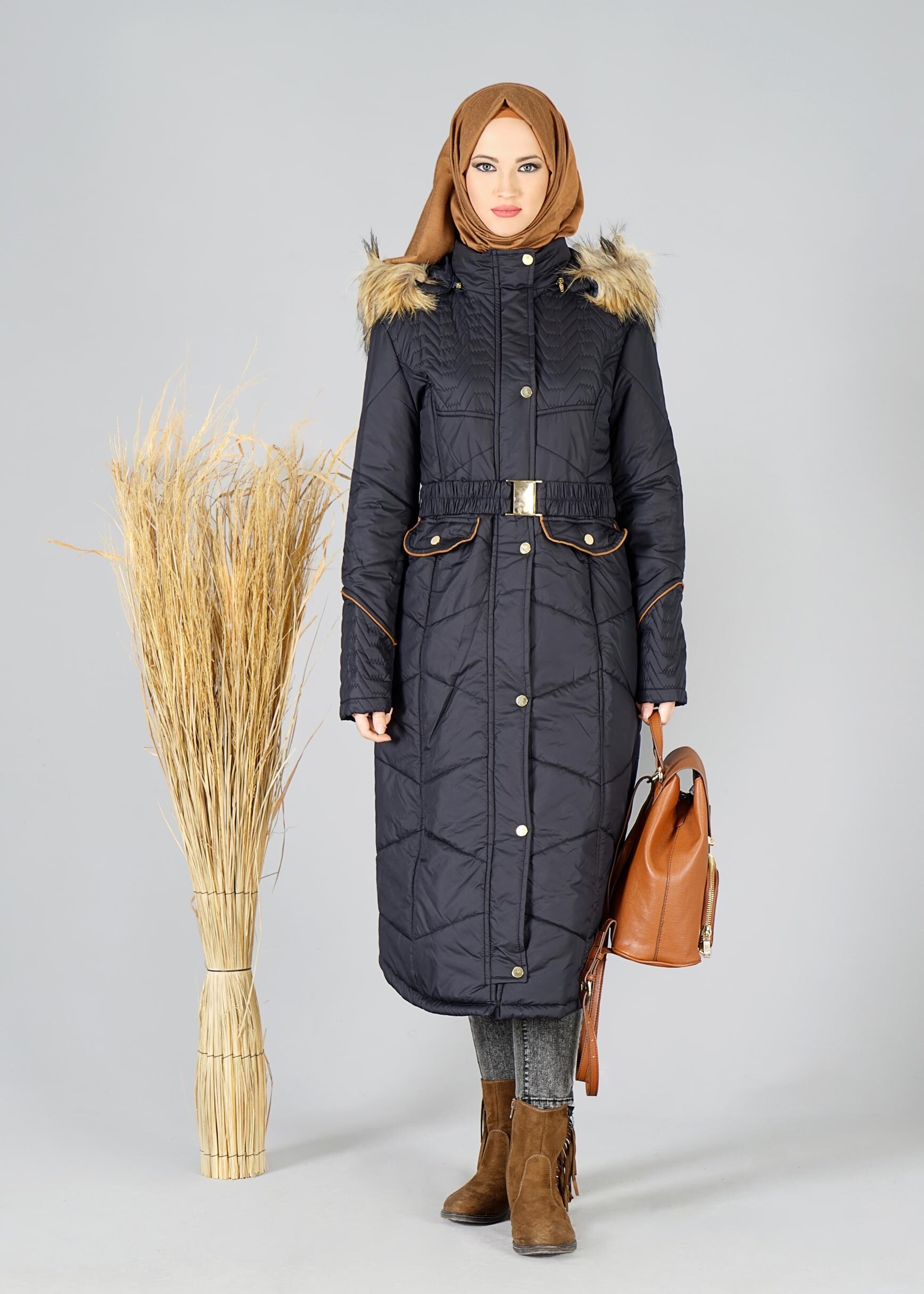 Tesettür giyim LACİVERT KAPÜŞONU KÜRKLÜ KABAN 9516